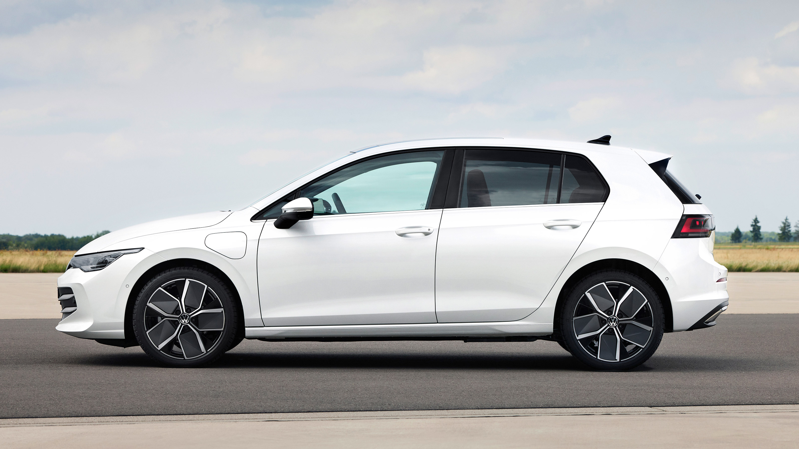 Volkswagen Golf facelift - side