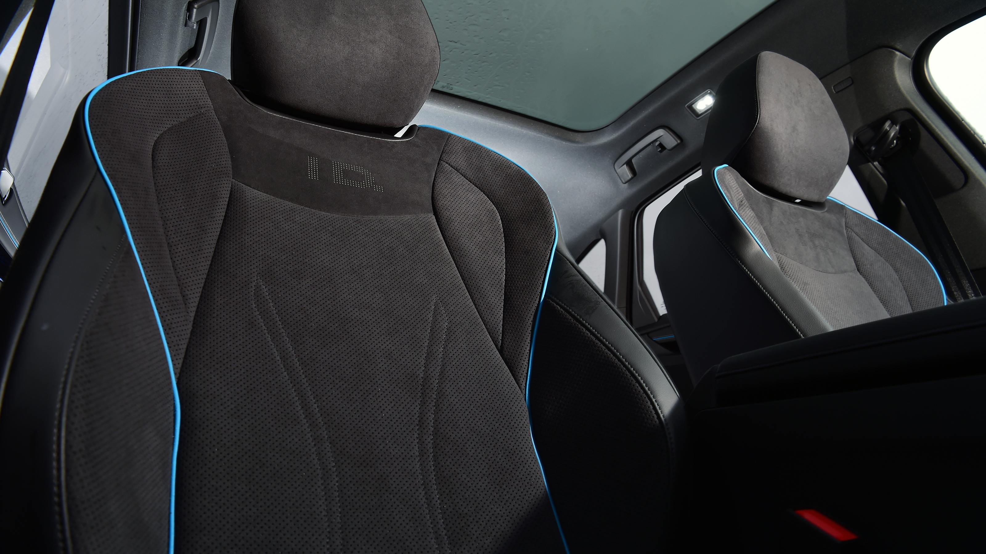 Volkswagen ID.7 - front seats