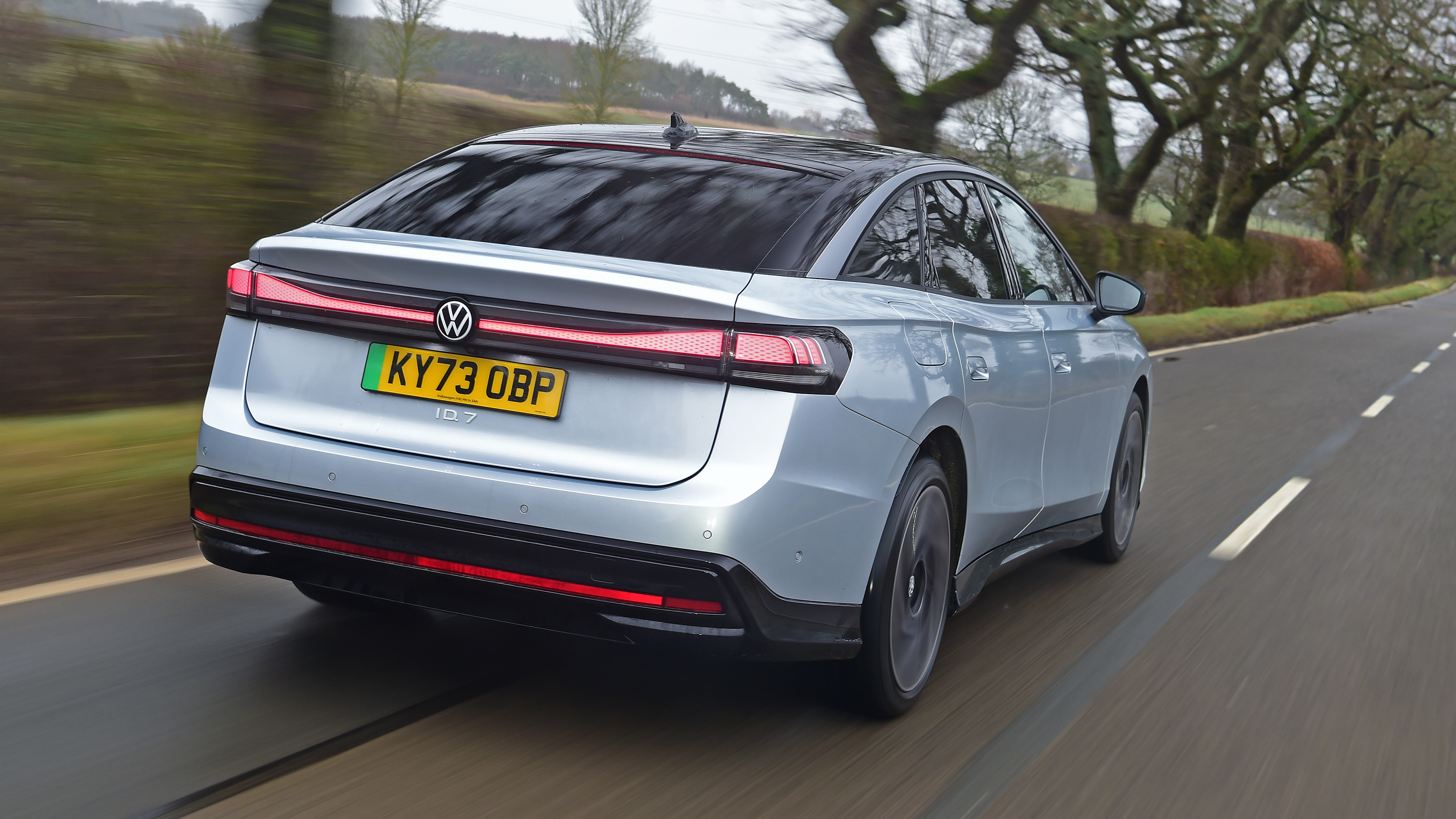 Volkswagen ID.7 - rear tracking