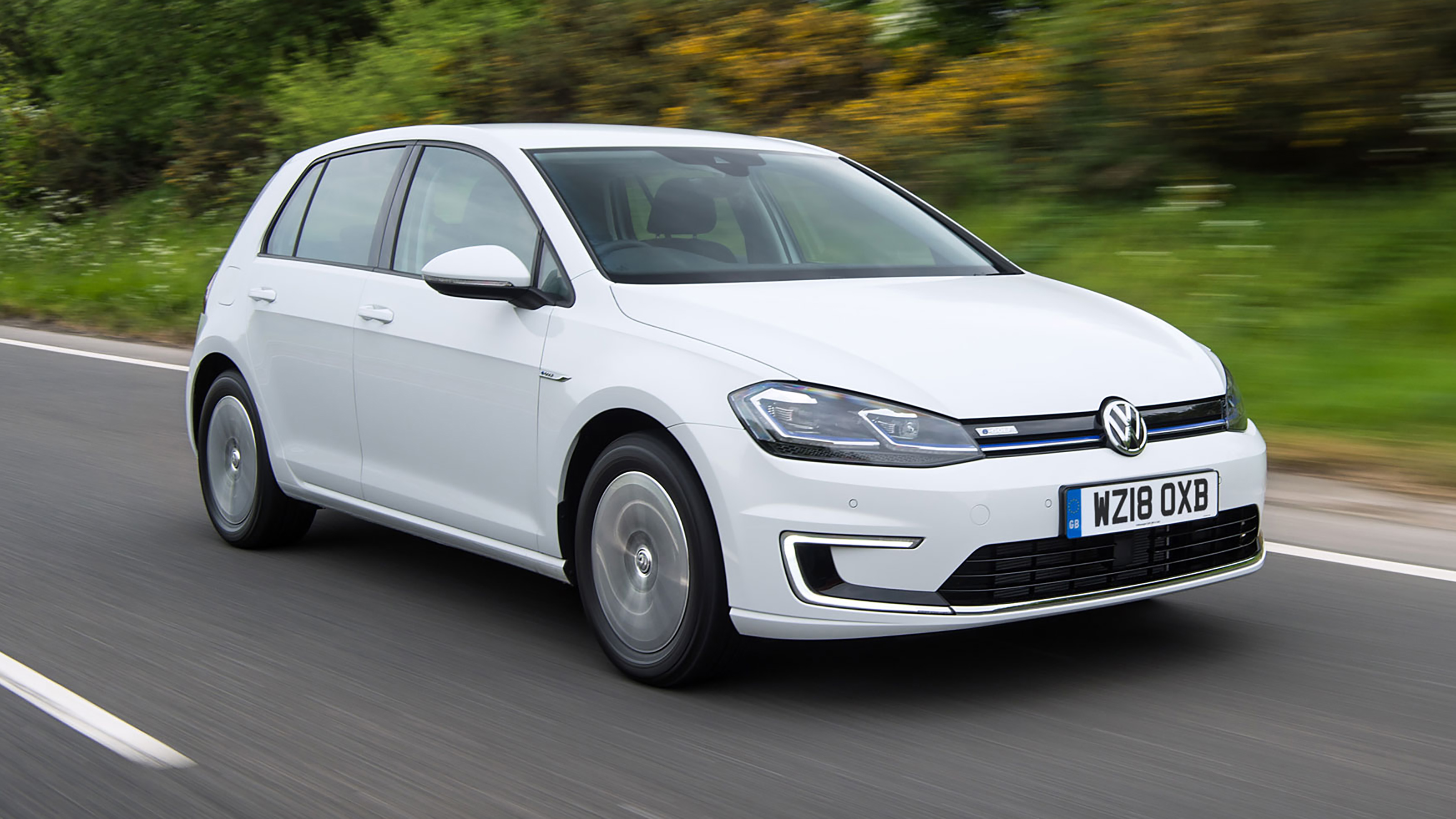 Volkswagen e-Golf - front tracking
