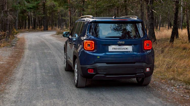 2024 Jeep Renegade - rear tracking