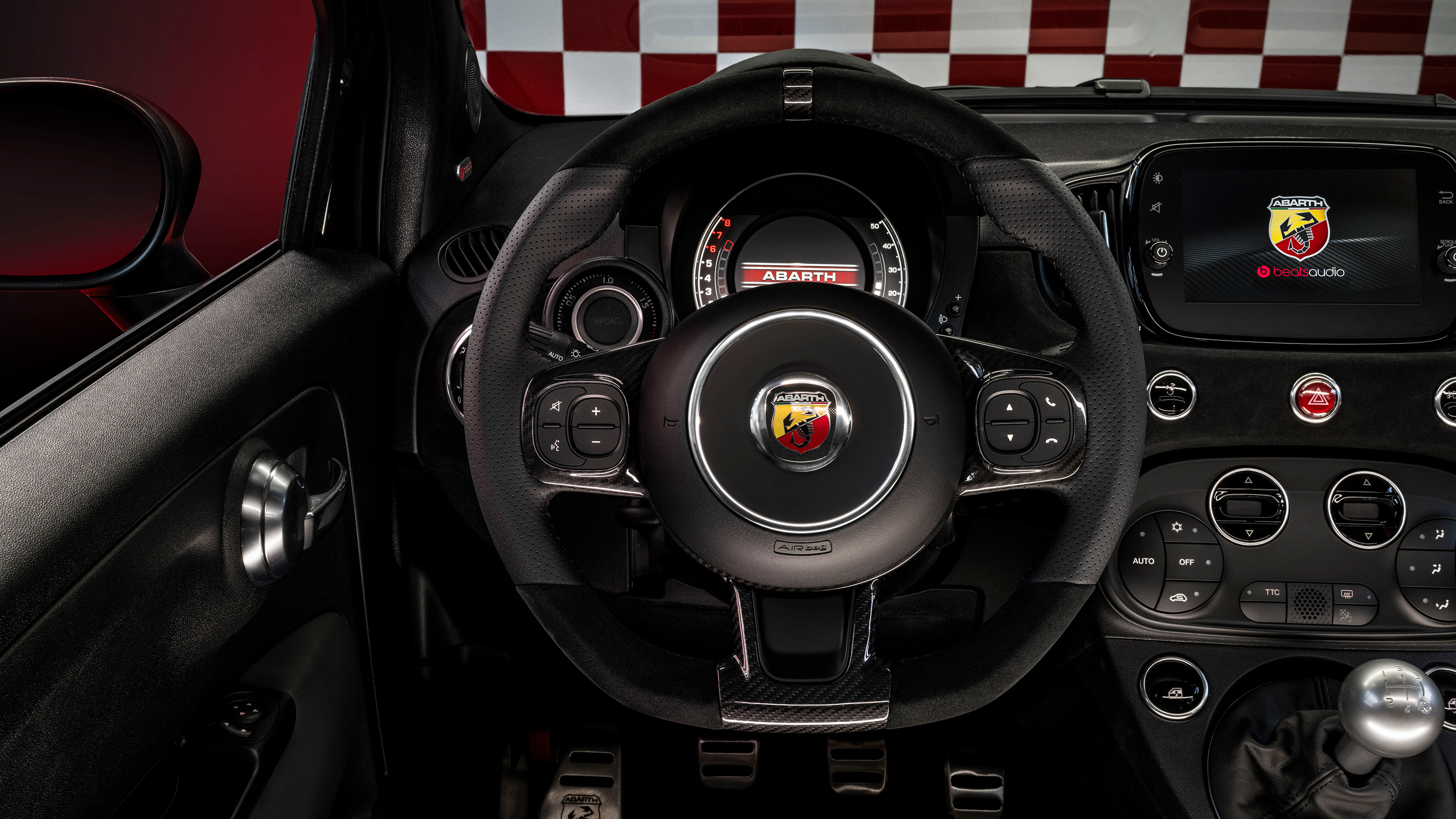  Abarth 695 75° Anniversario - dashboard