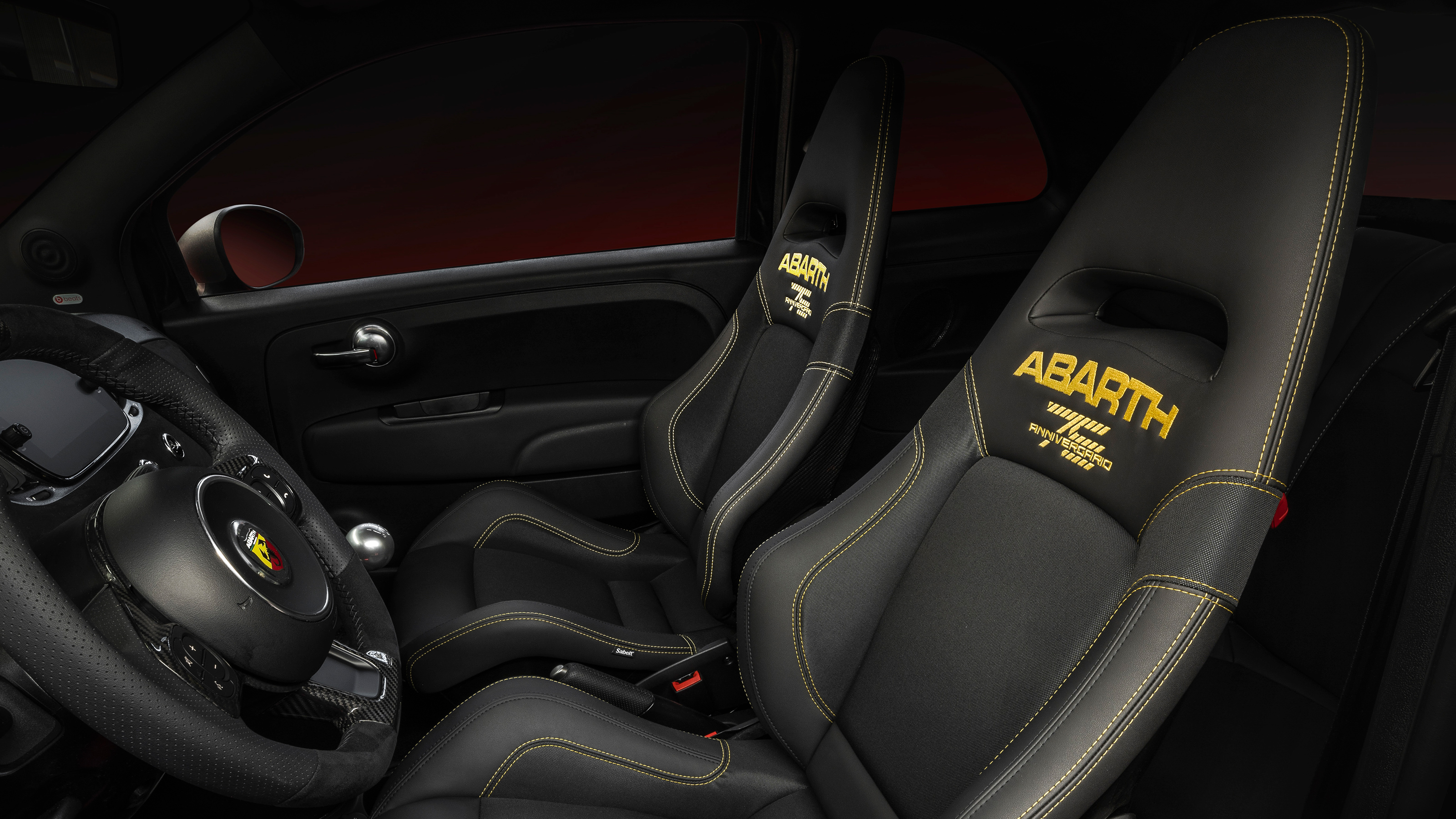  Abarth 695 75° Anniversario - seats