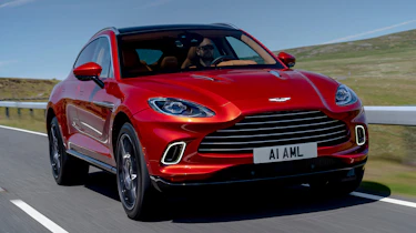 Aston Martin DBX - front tracking