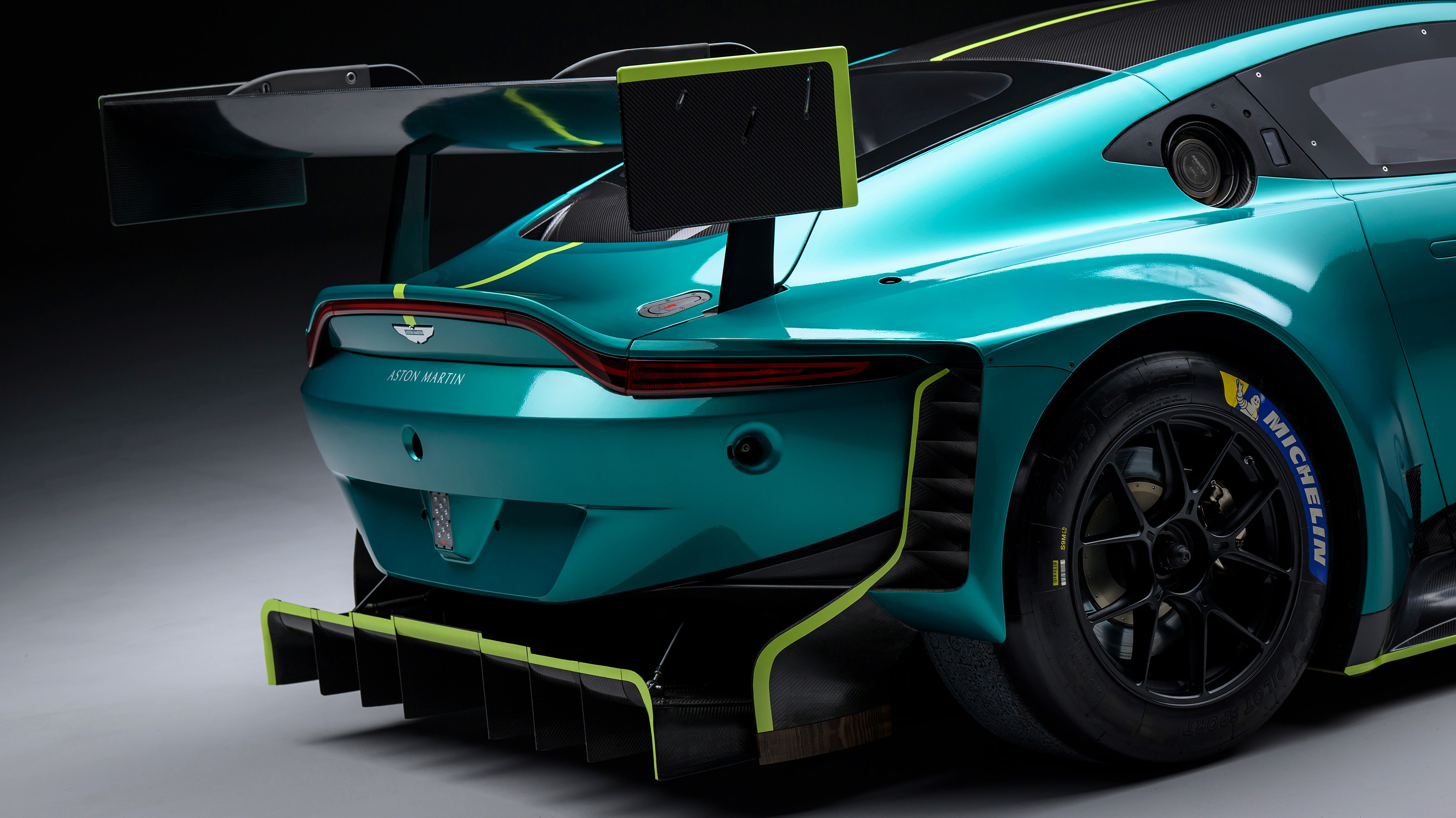 Aston Martin Vantage GT3 - rear wing