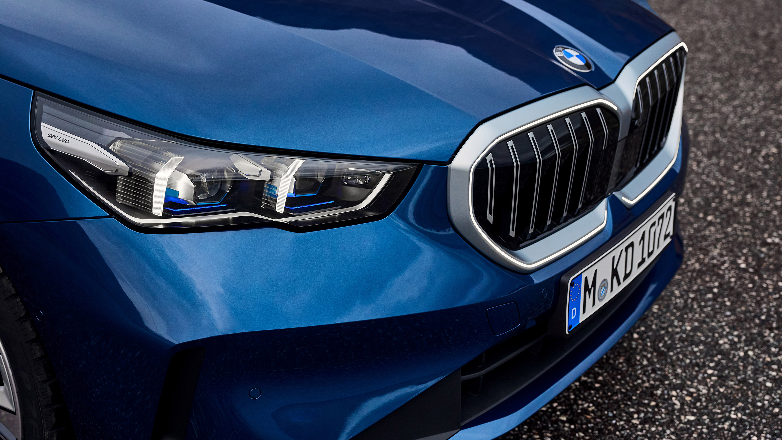 BMW 5 Series Touring - grille