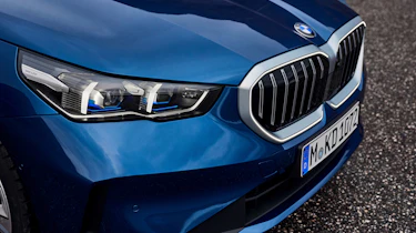 BMW 5 Series Touring - grille