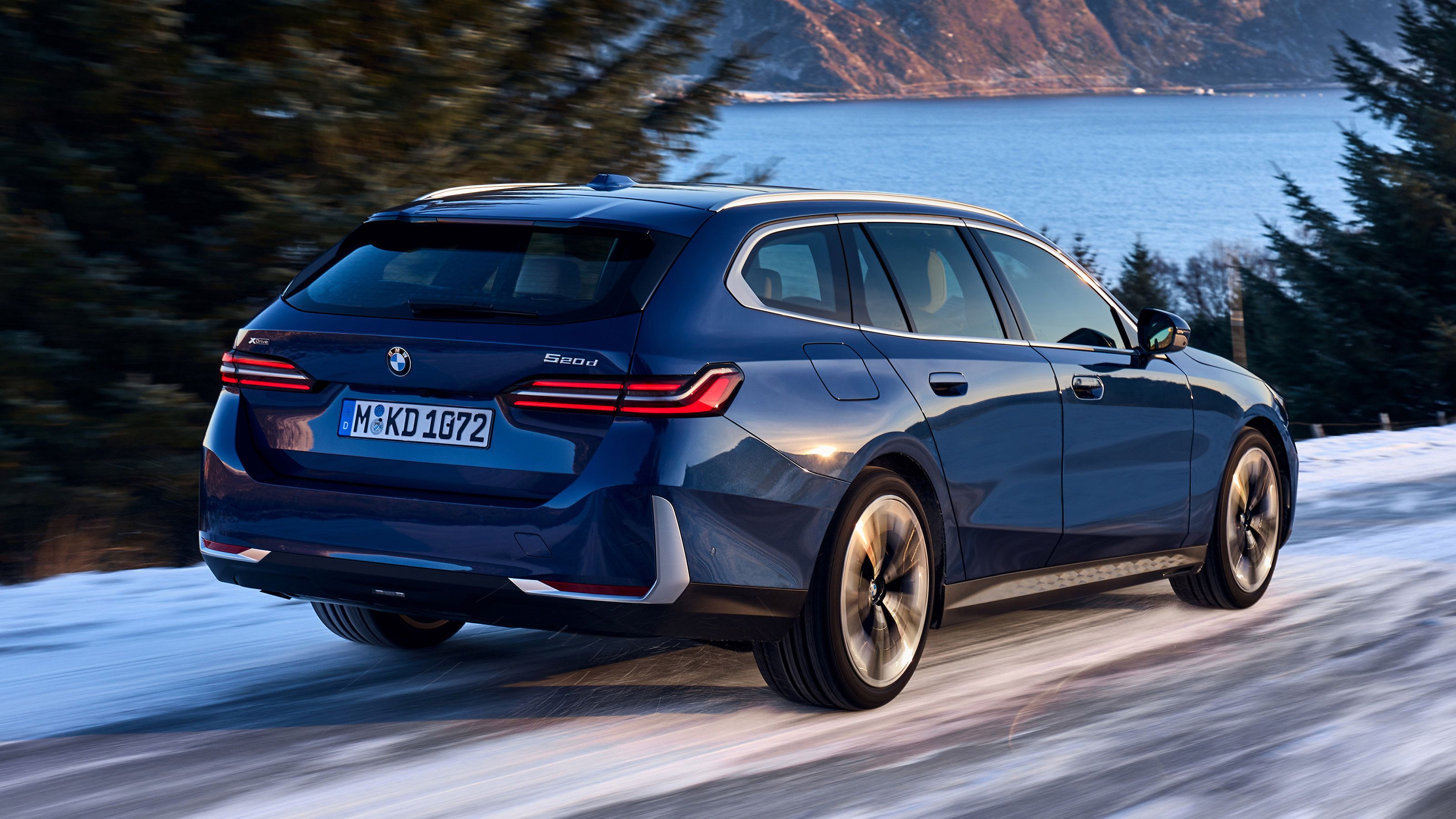 BMW 5 Series Touring - rear tracking
