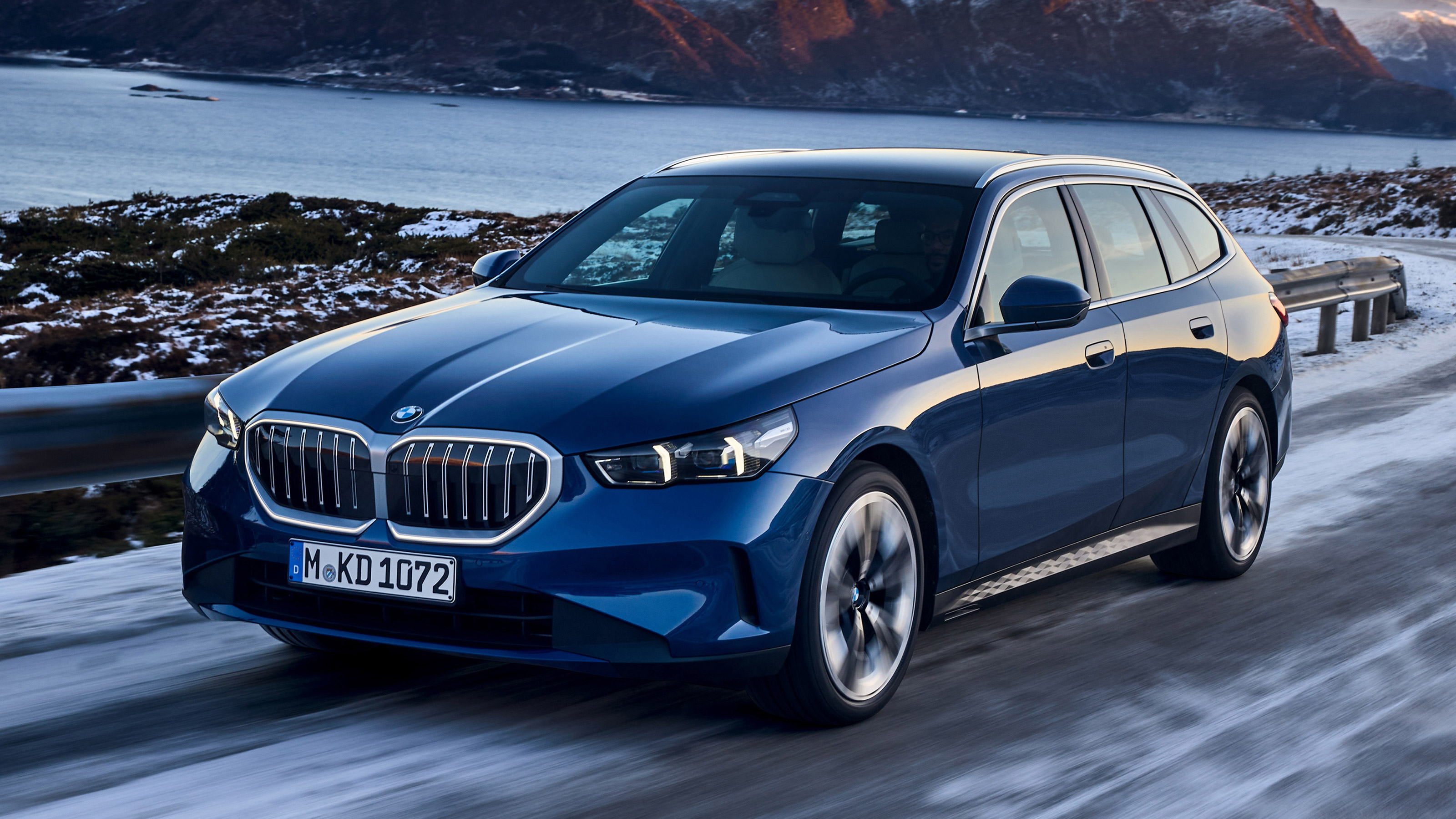 BMW 5 Series Touring - front tracking
