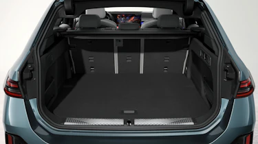 BMW i5 Touring - boot