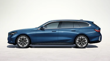 BMW 5 Series Touring - side studio