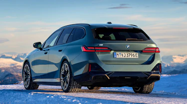 BMW i5 Touring - rear action