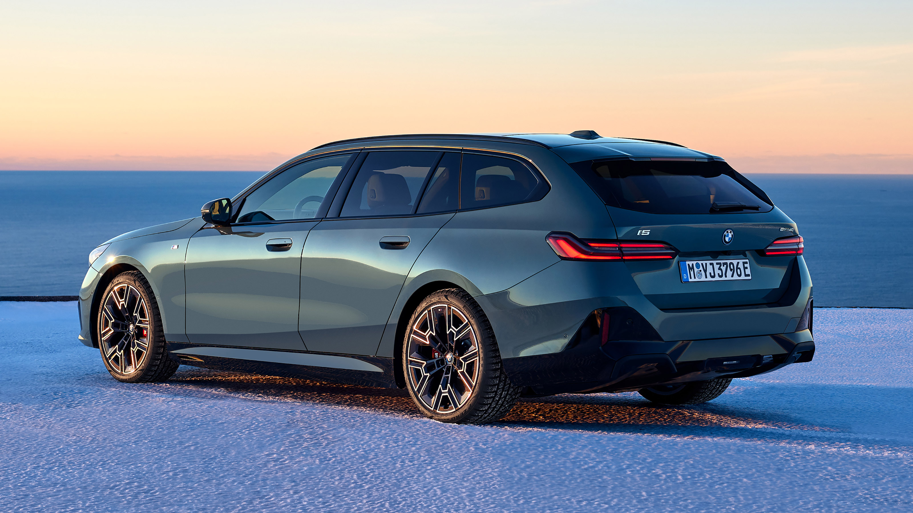 BMW i5 Touring - rear