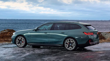 BMW i5 Touring - side
