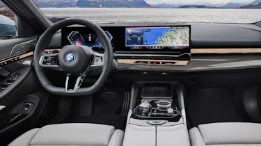 BMW i5 Touring - dash