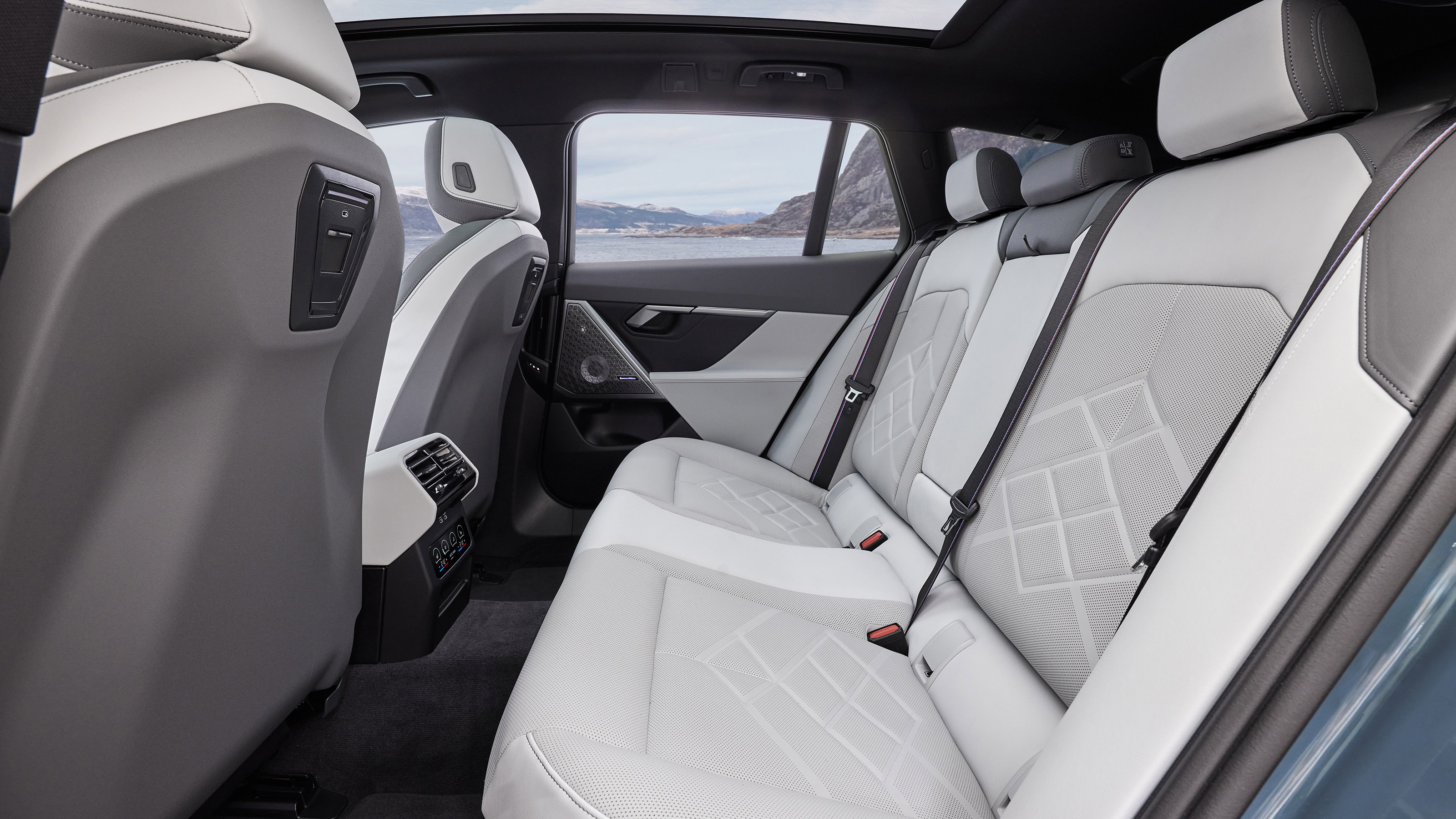 BMW i5 Touring - rear seats