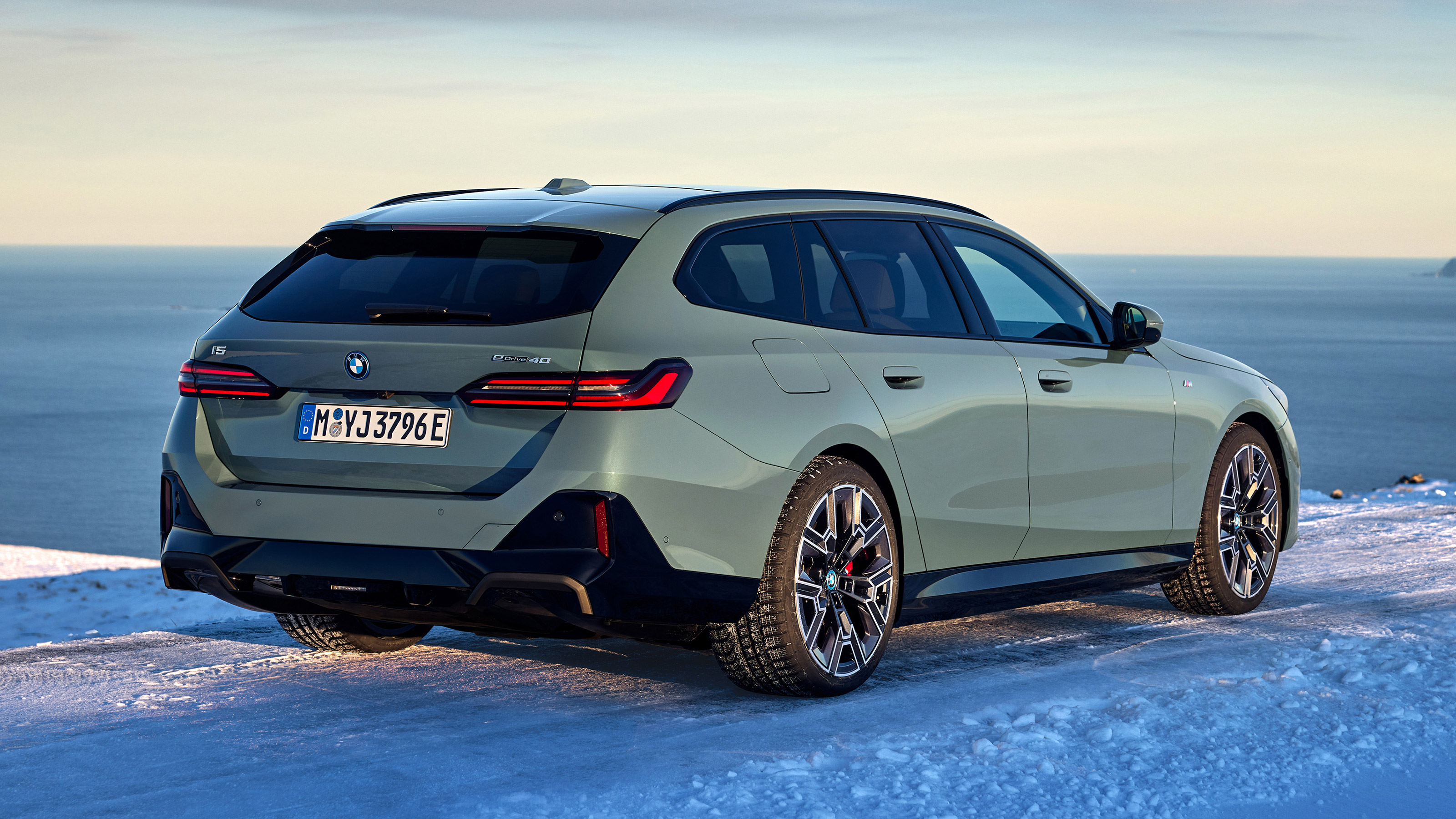 BMW i5 Touring - rear static
