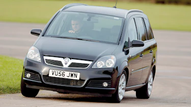 Vauxhall Zafira Mk2 - front cornering