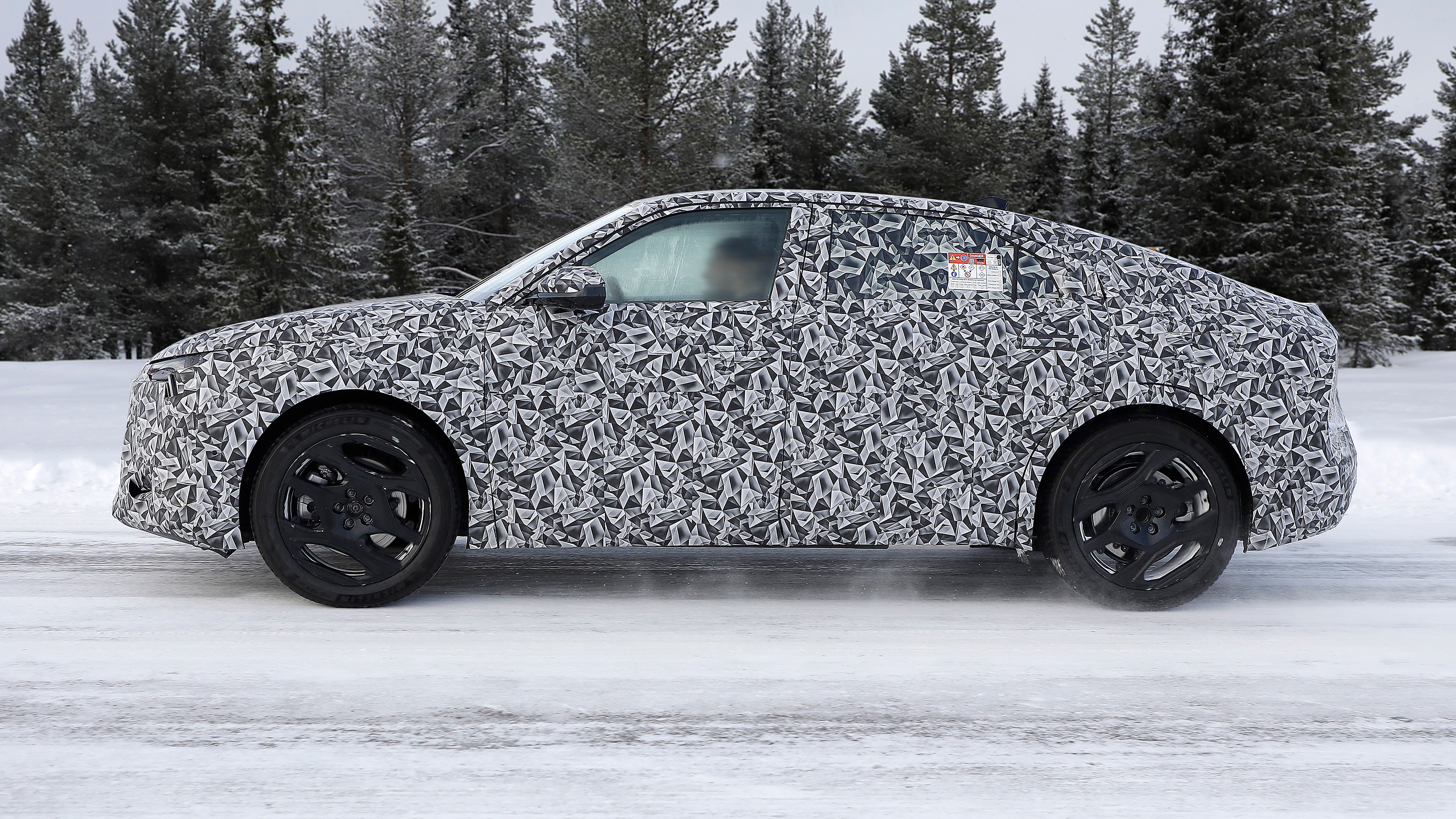 DS flagship EV - side