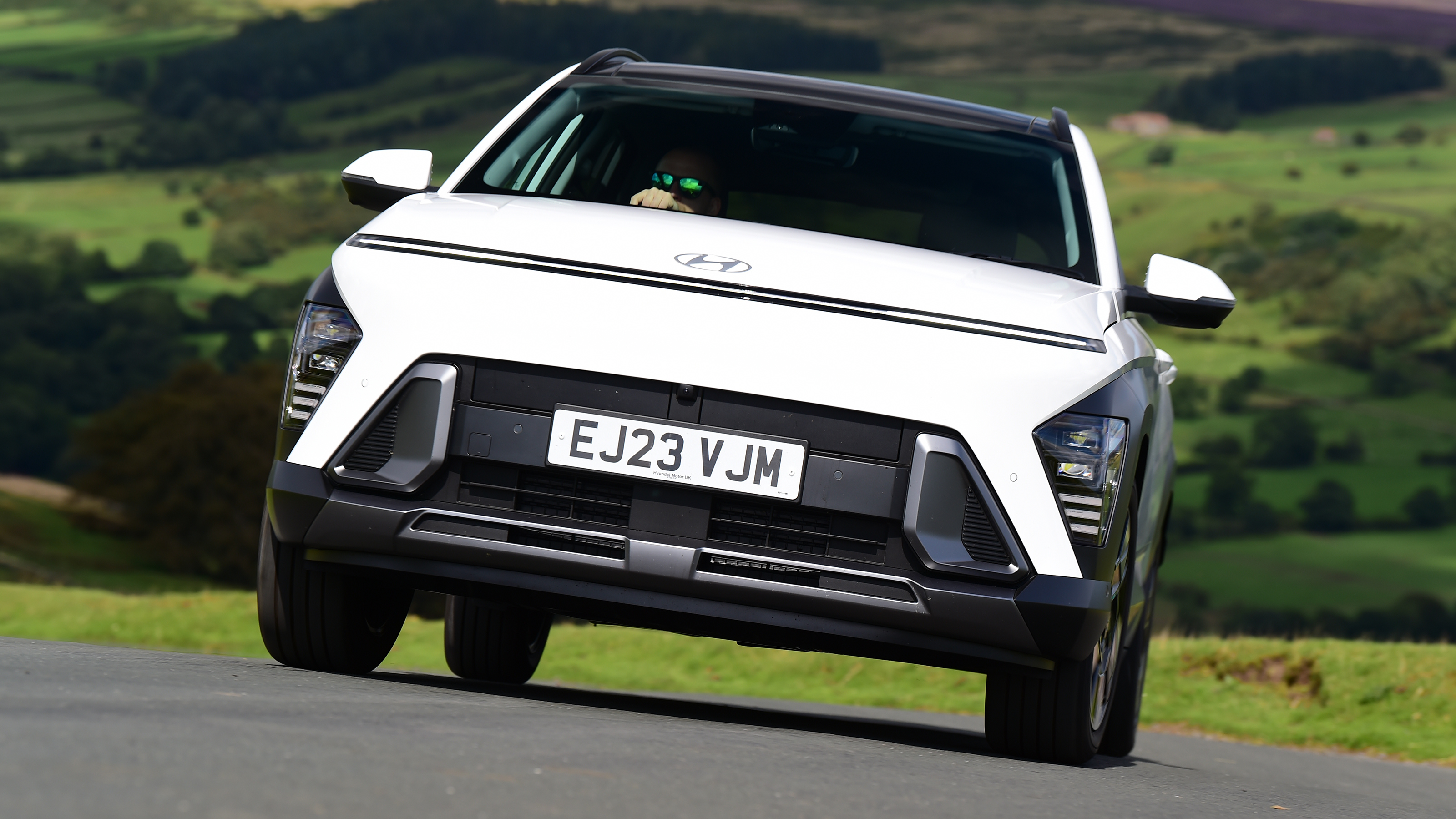Hyundai Kona - front cornering