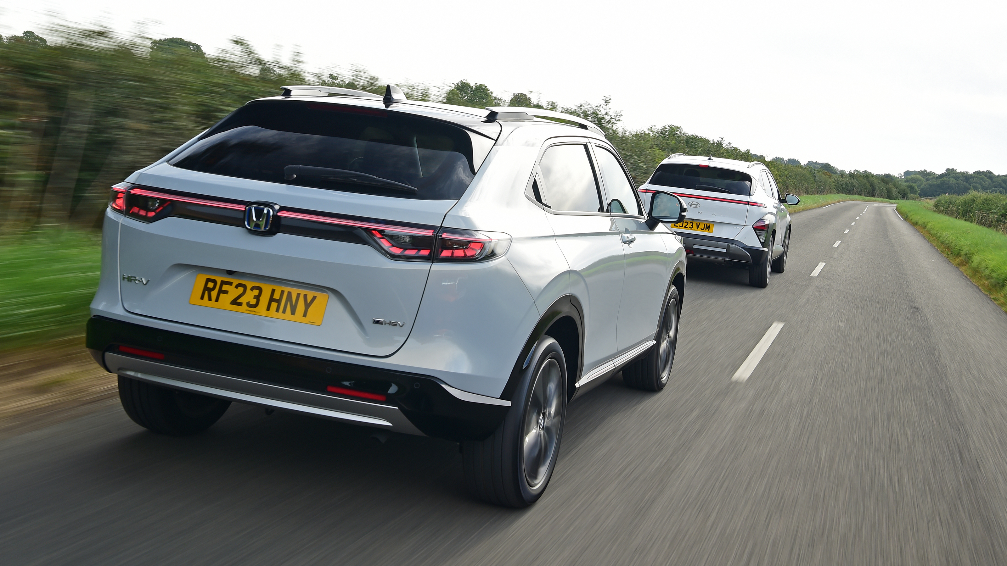 Hyundai Kona and Honda HR-V - rear tracking
