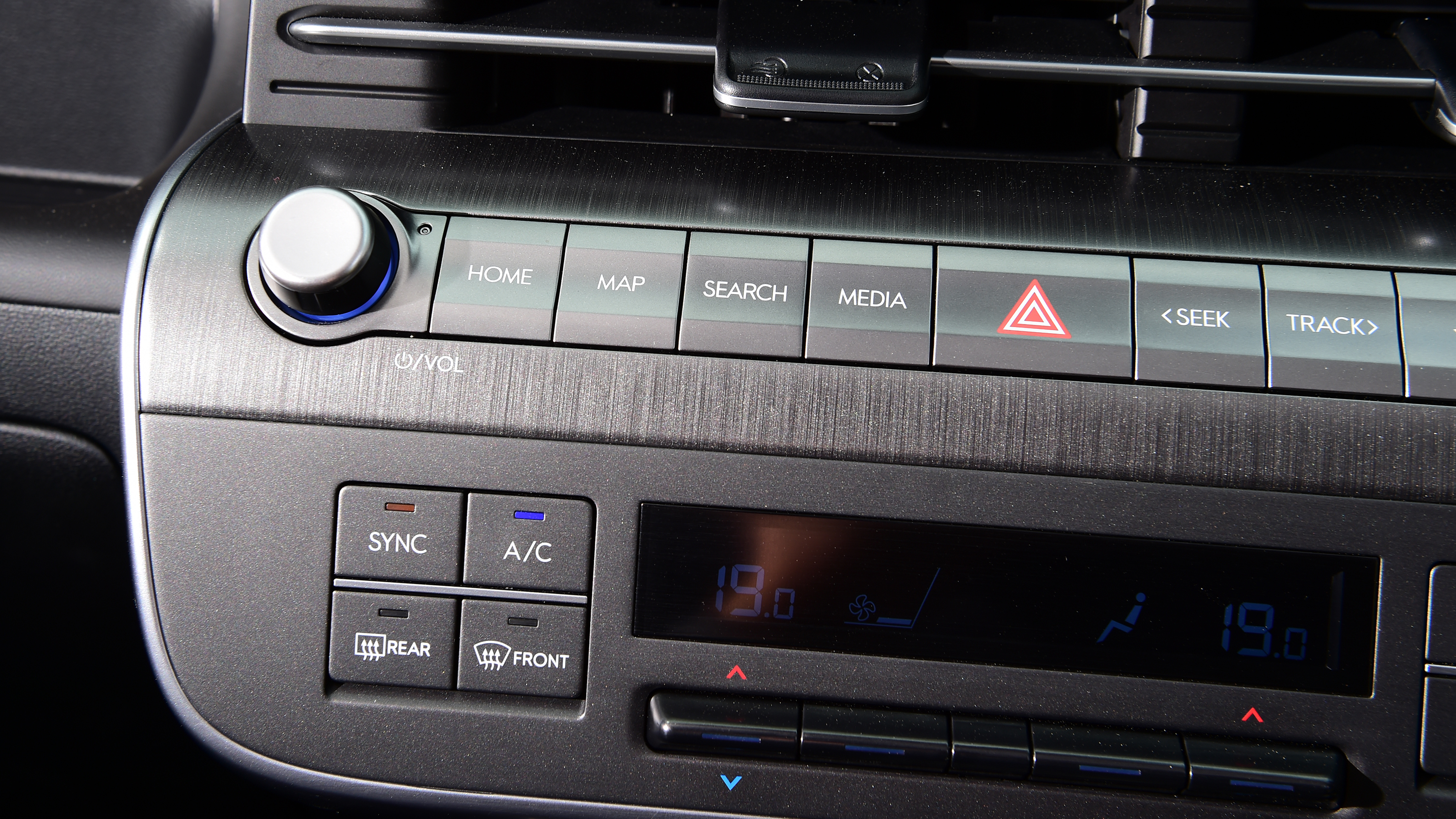 Hyundai Kona - centre console switchgear