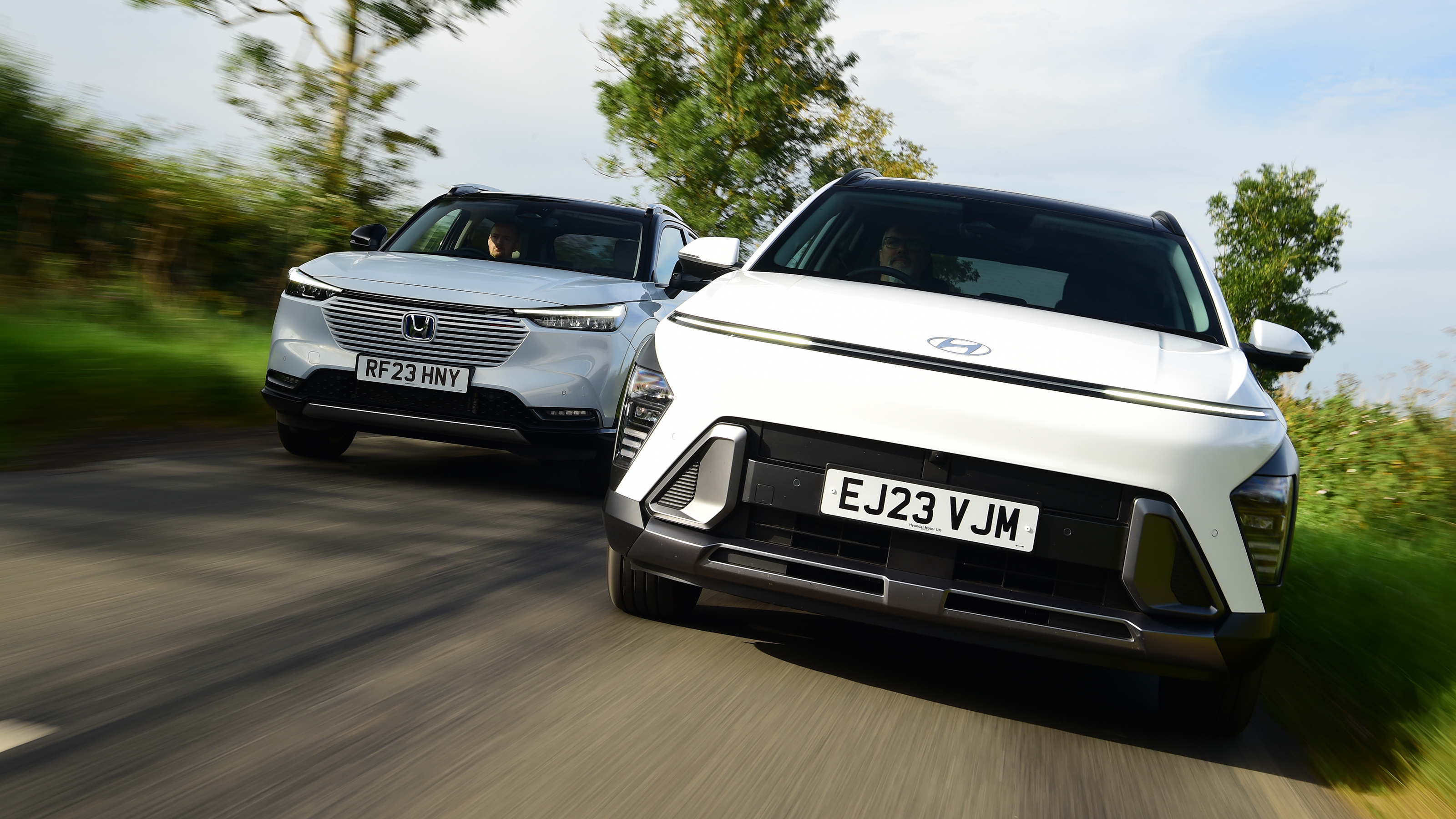 Hyundai Kona and Honda HR-V - front tracking