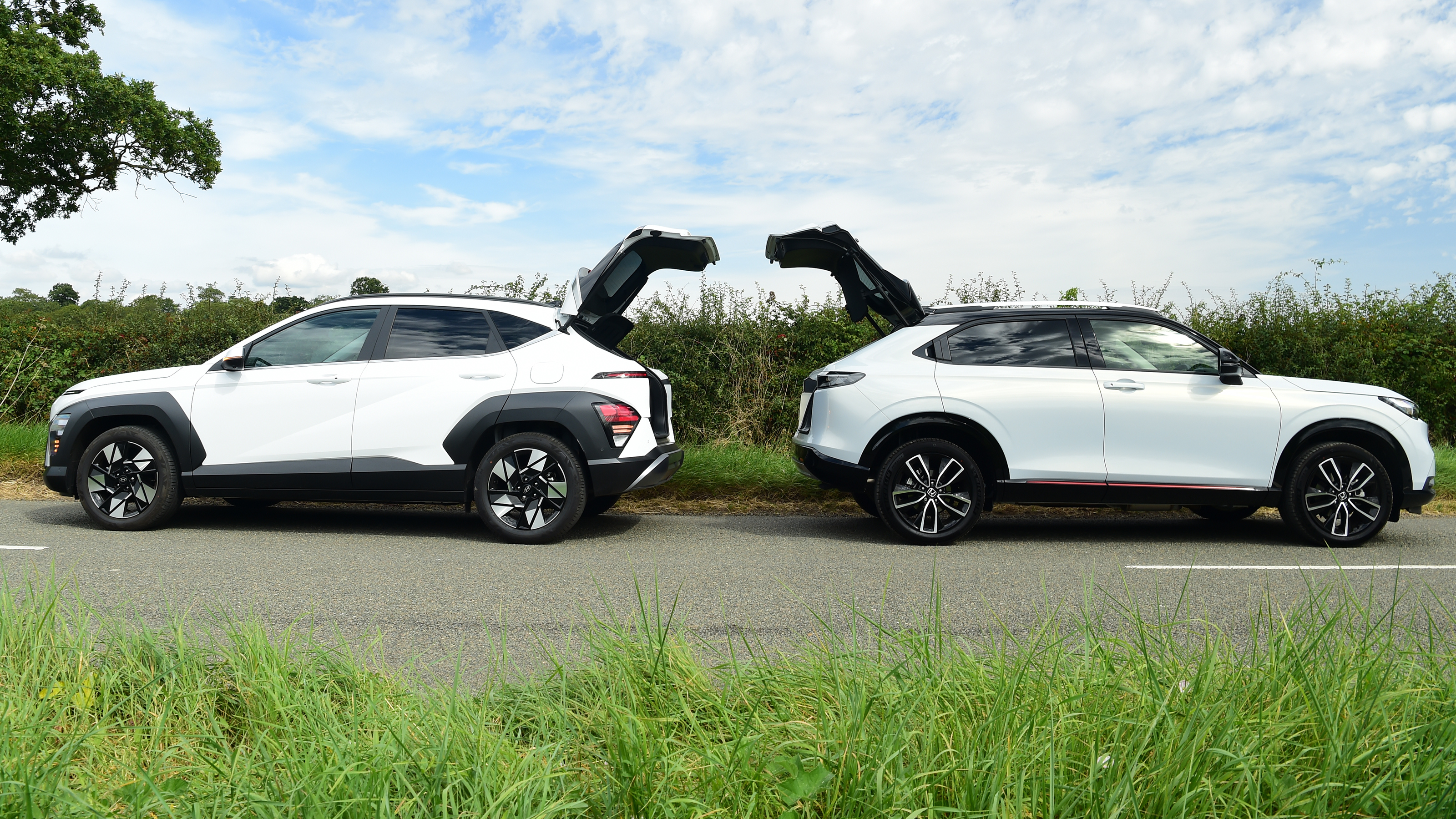 Hyundai Kona and Honda HR-V - face-to-face static