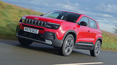 Jeep Avenger Altitude+ - front tracking