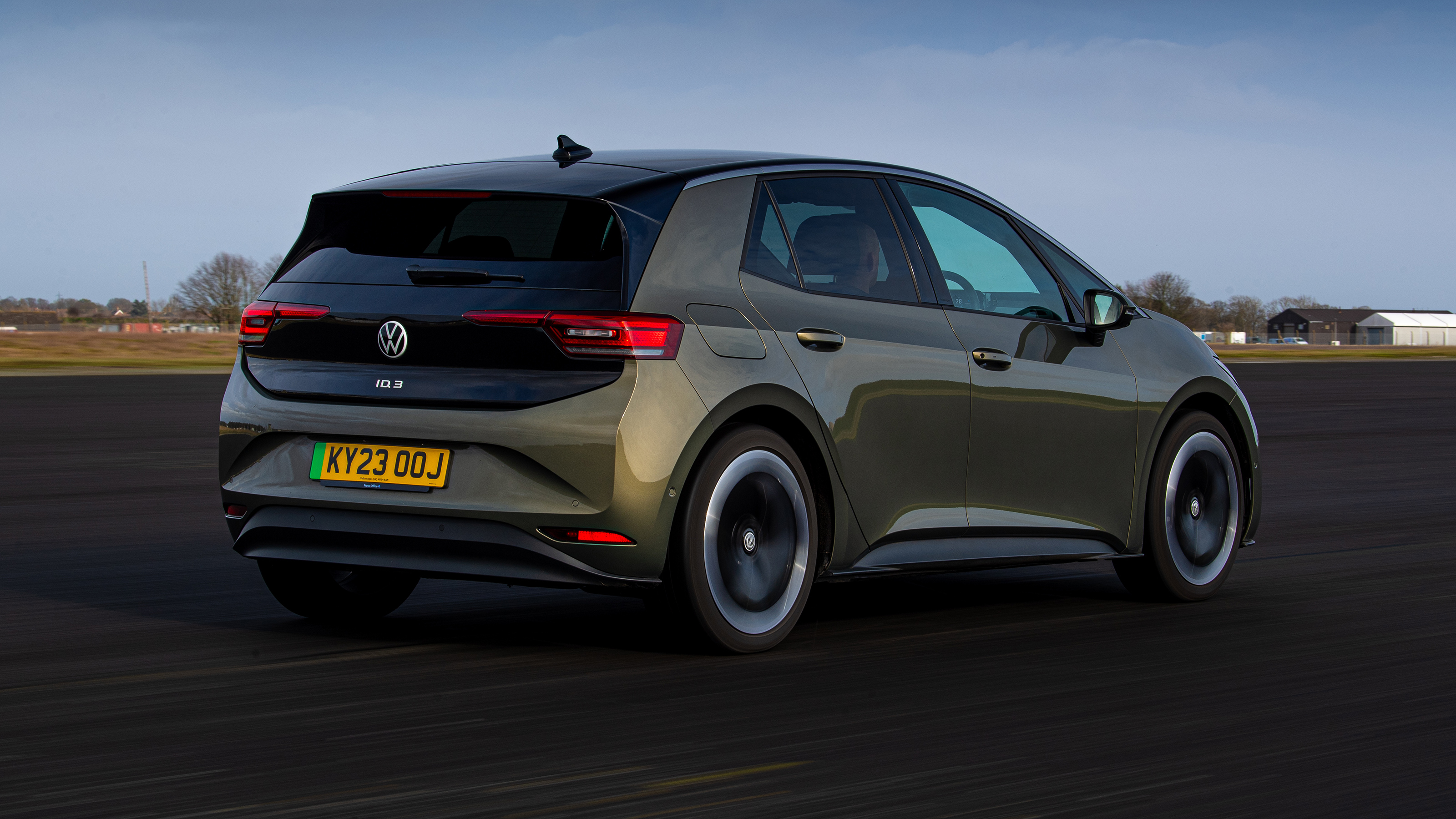 Volkswagen ID.3 - rear tracking