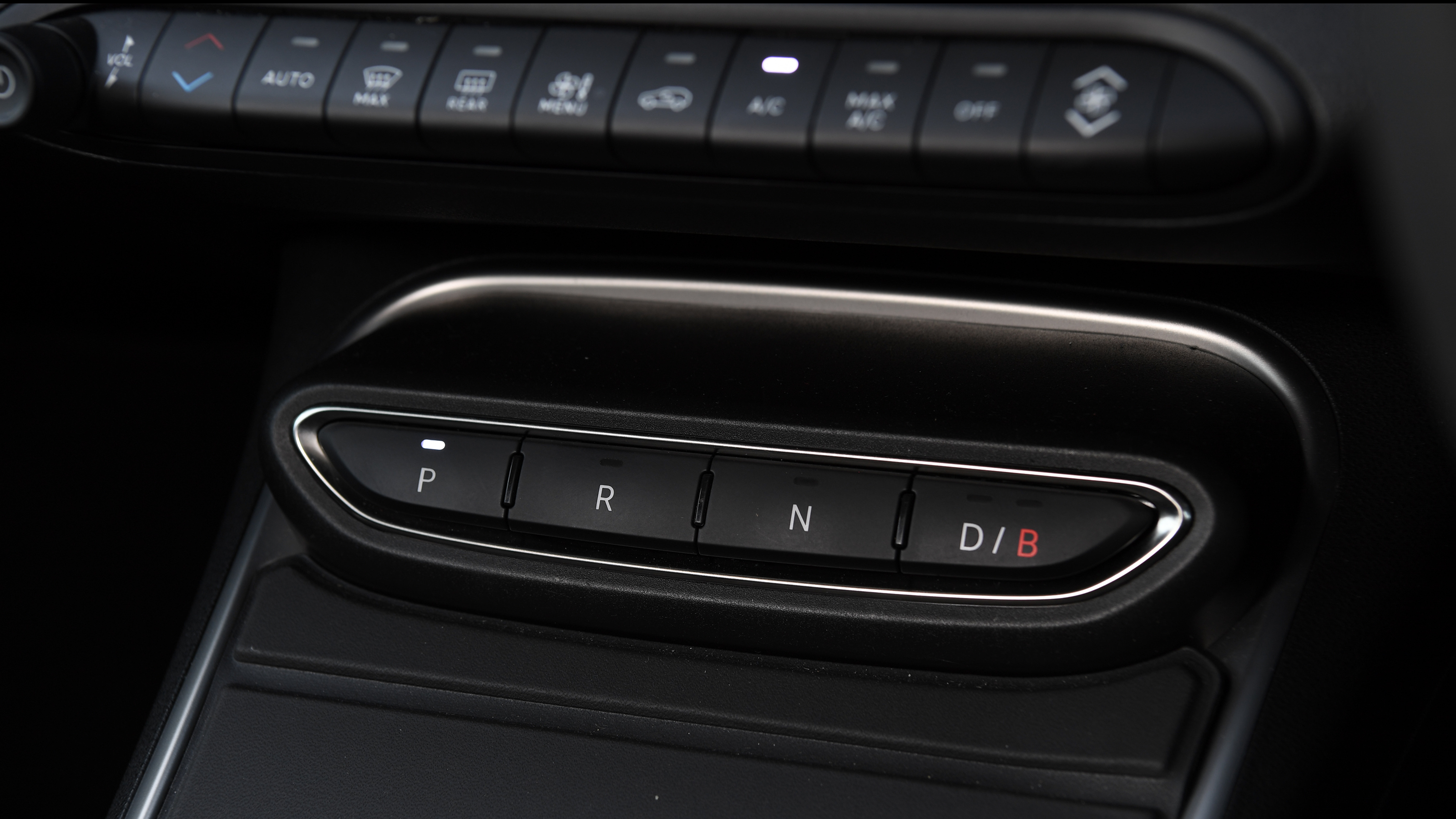 Jeep Avenger - gear selection buttons