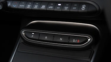 Jeep Avenger - gear selection buttons