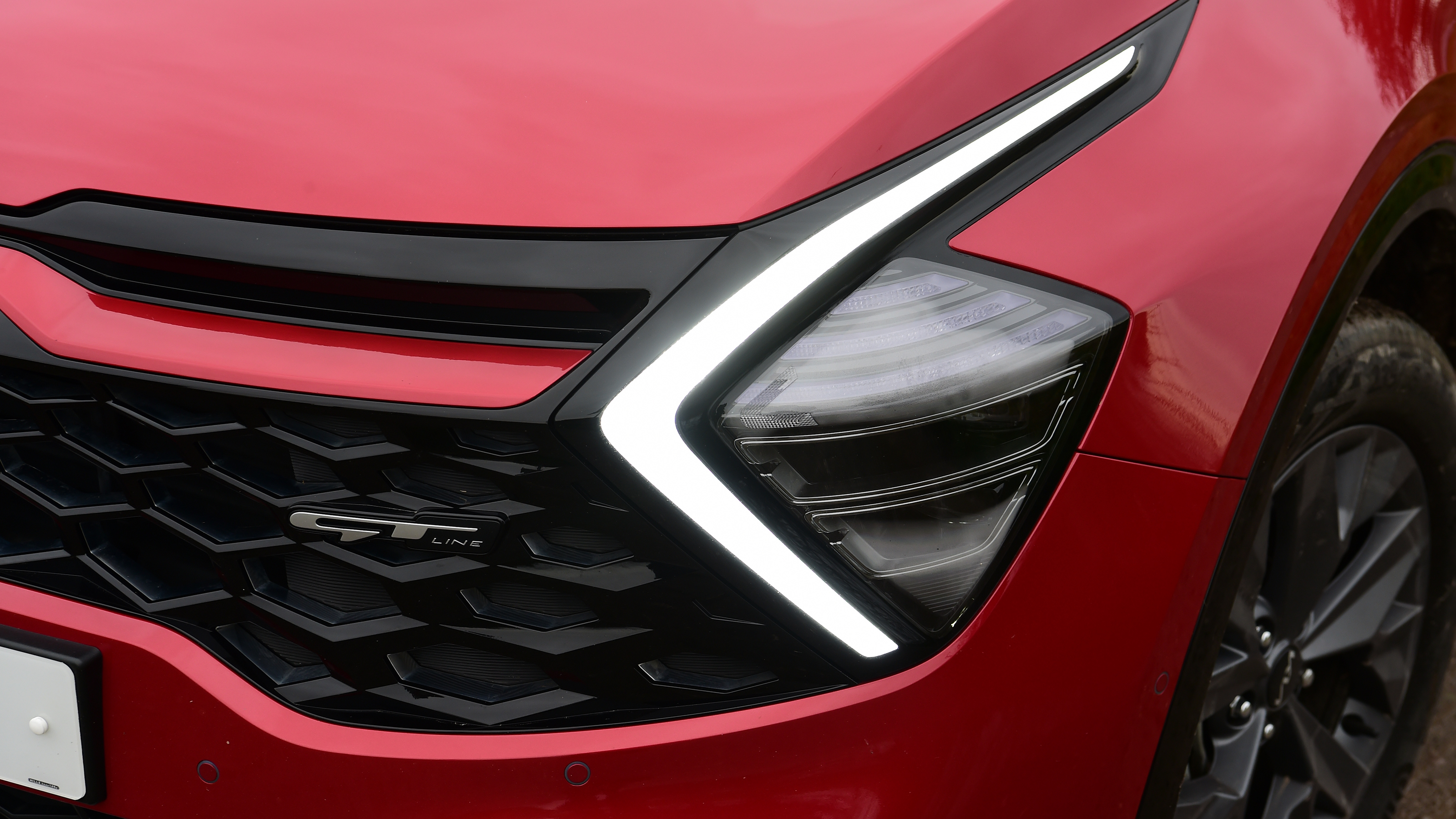 Kia Sportage - headlight