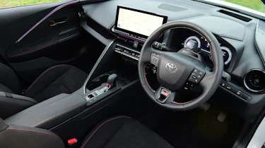 Toyota C-HR - interior