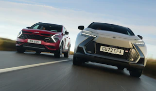 Kia Sportage and Toyota C-HR - front tracking