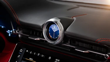 Maserati GranCabrio Trofeo - clock