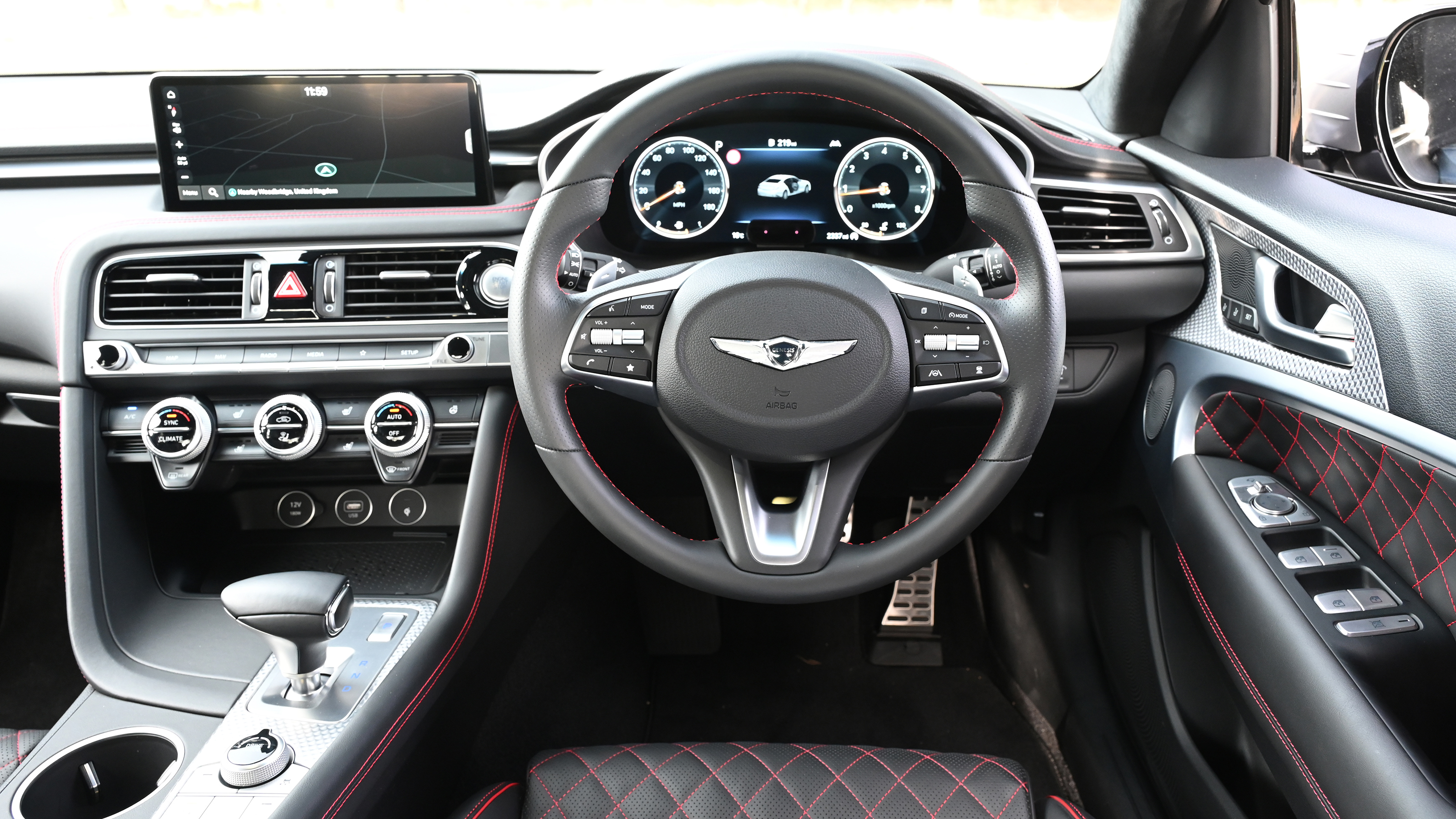 Genesis G70 - dashboard