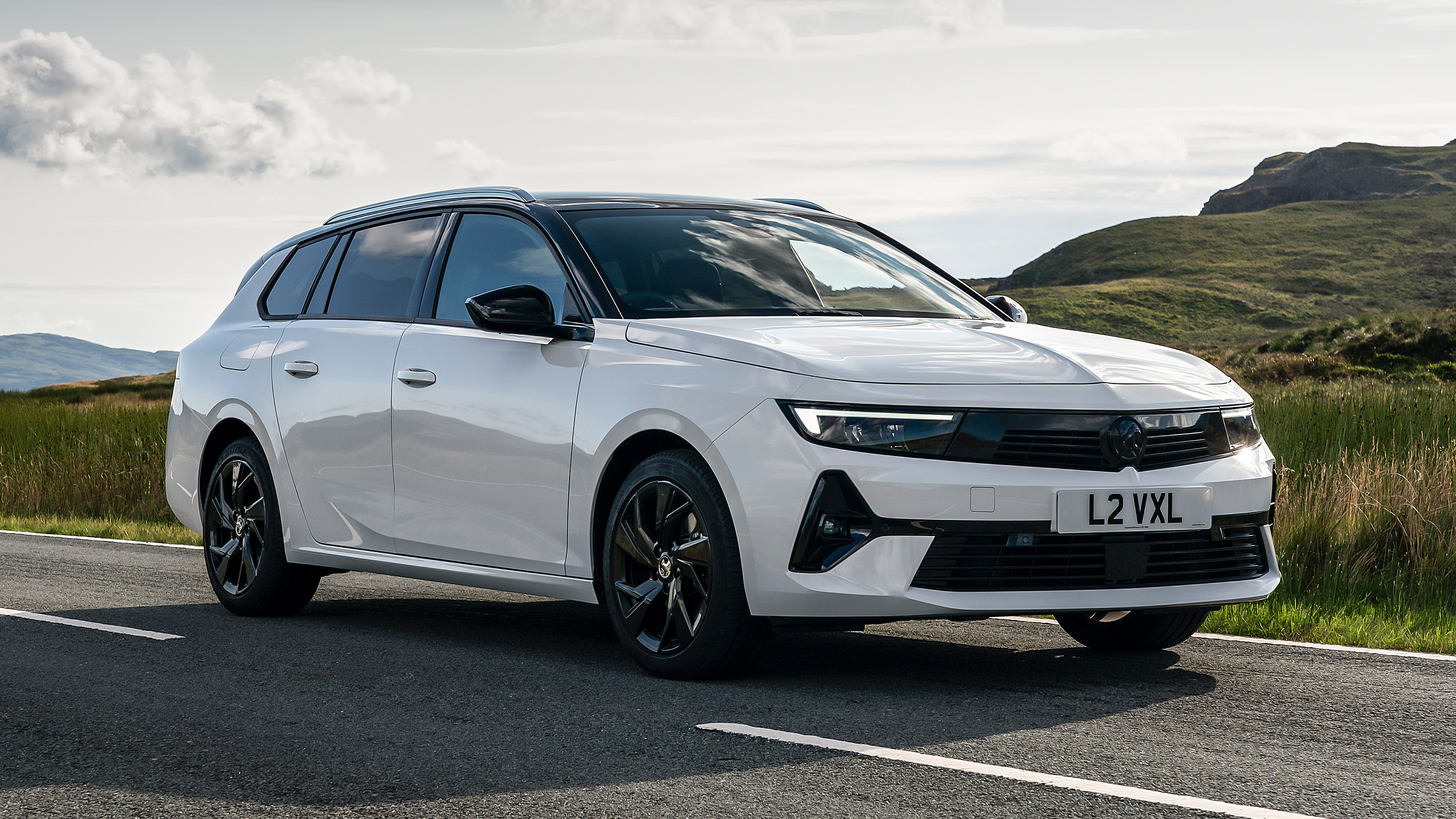New Vauxhall Astra Sports Tourer Hybrid - front