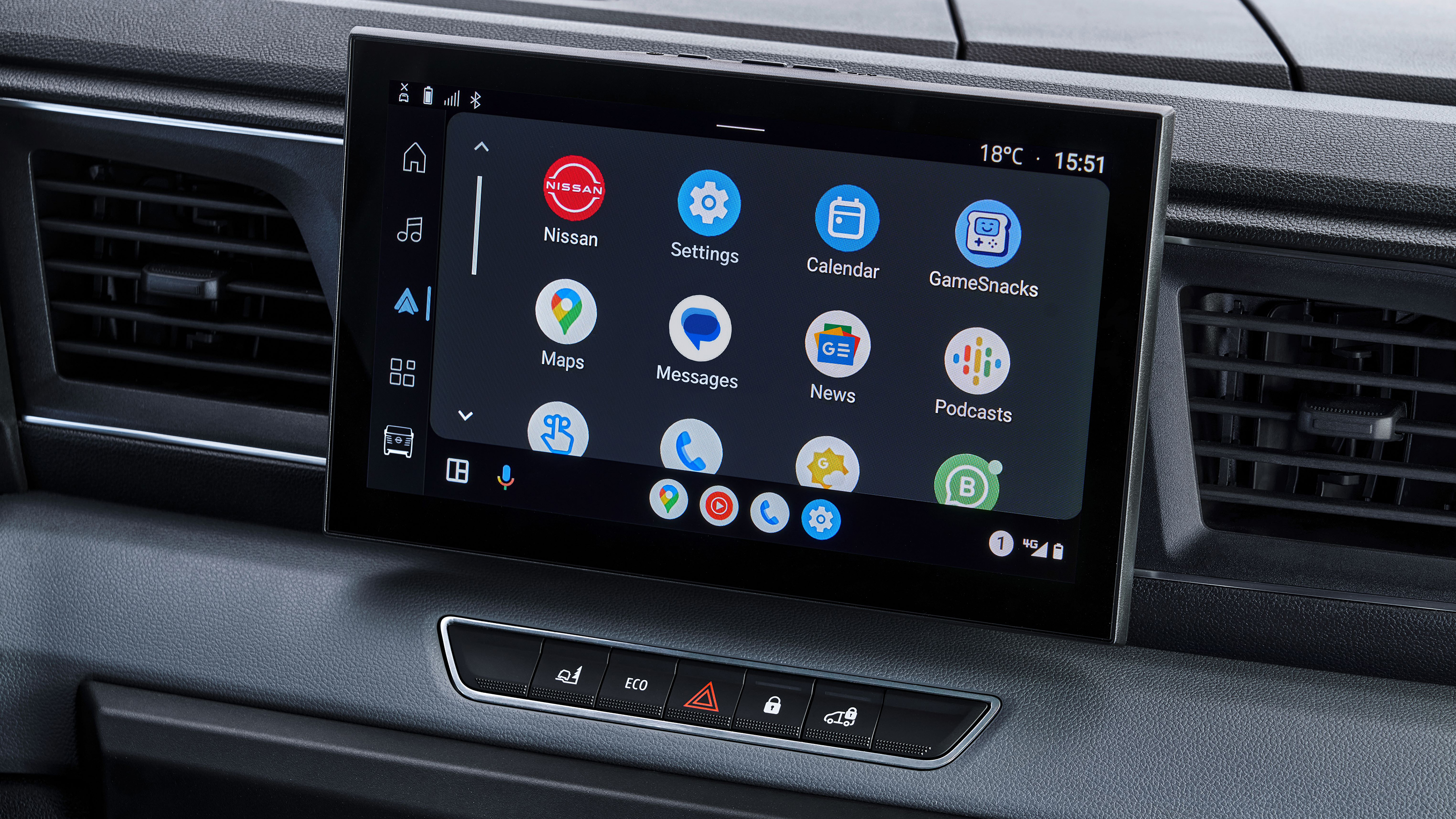 2024 Nissan Interstar - infotainment screen