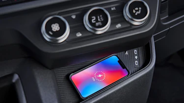 2024 Nissan Interstar - centre console