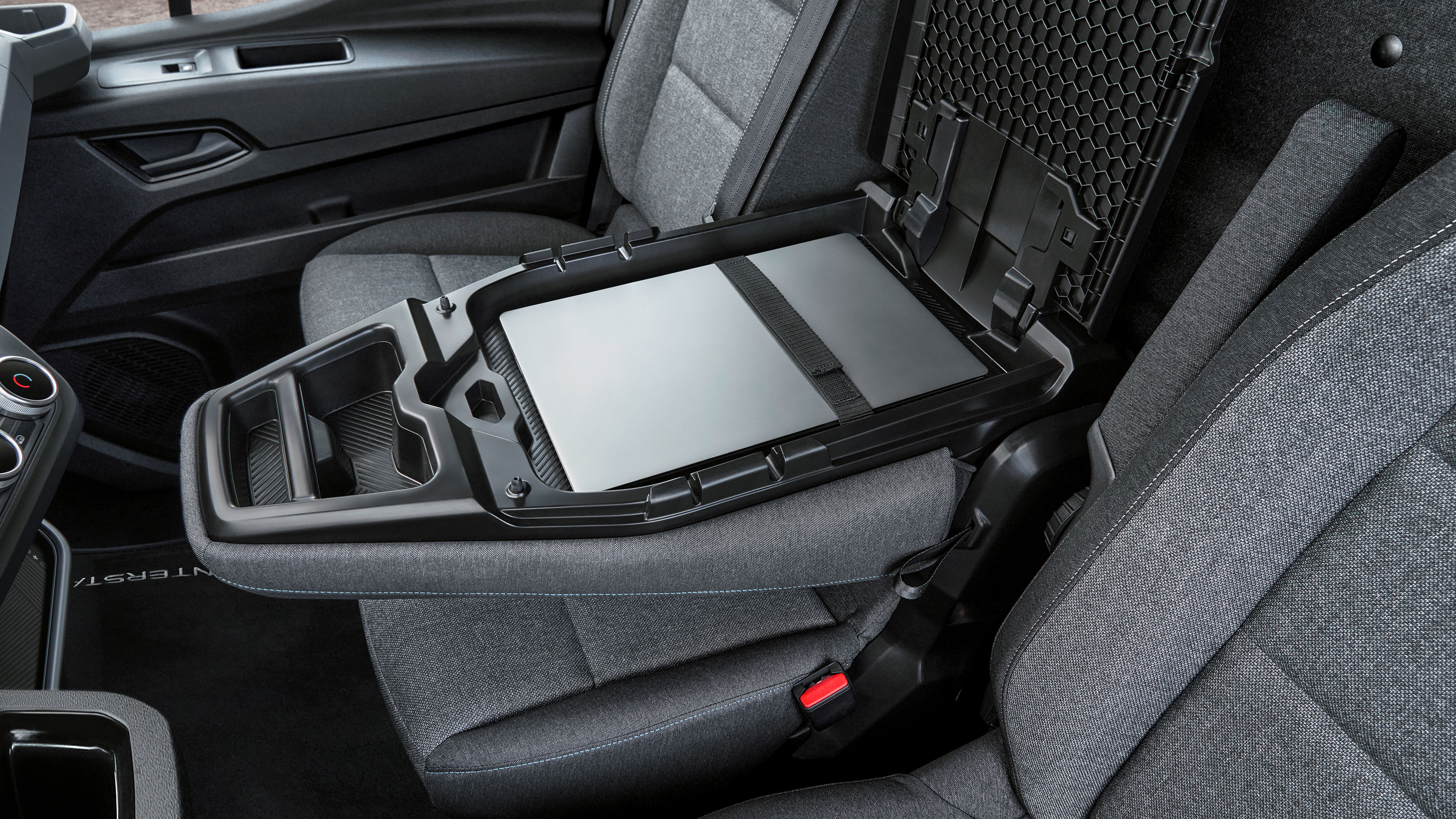 2024 Nissan Interstar - armrest