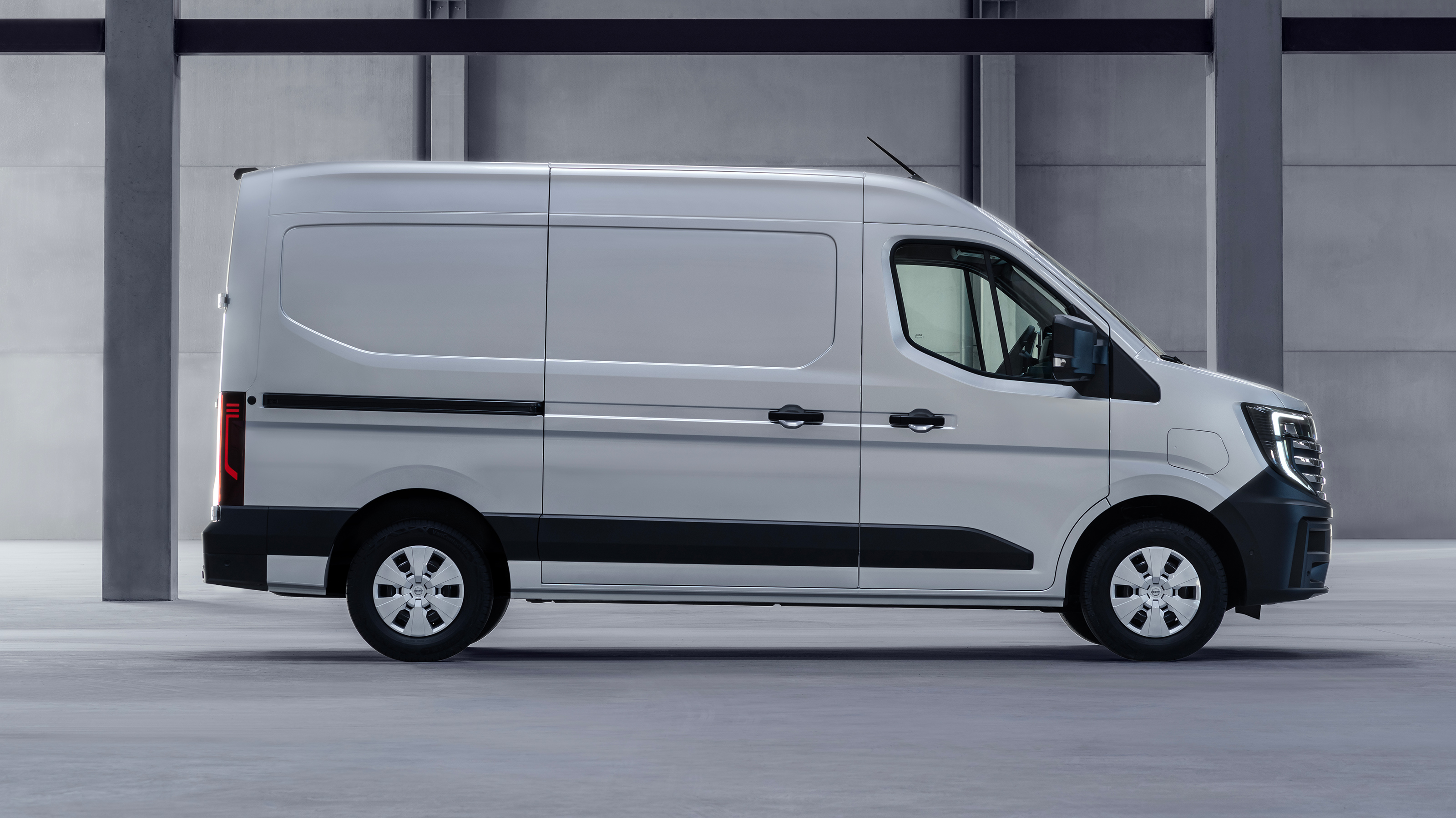 2024 Nissan Interstar - side