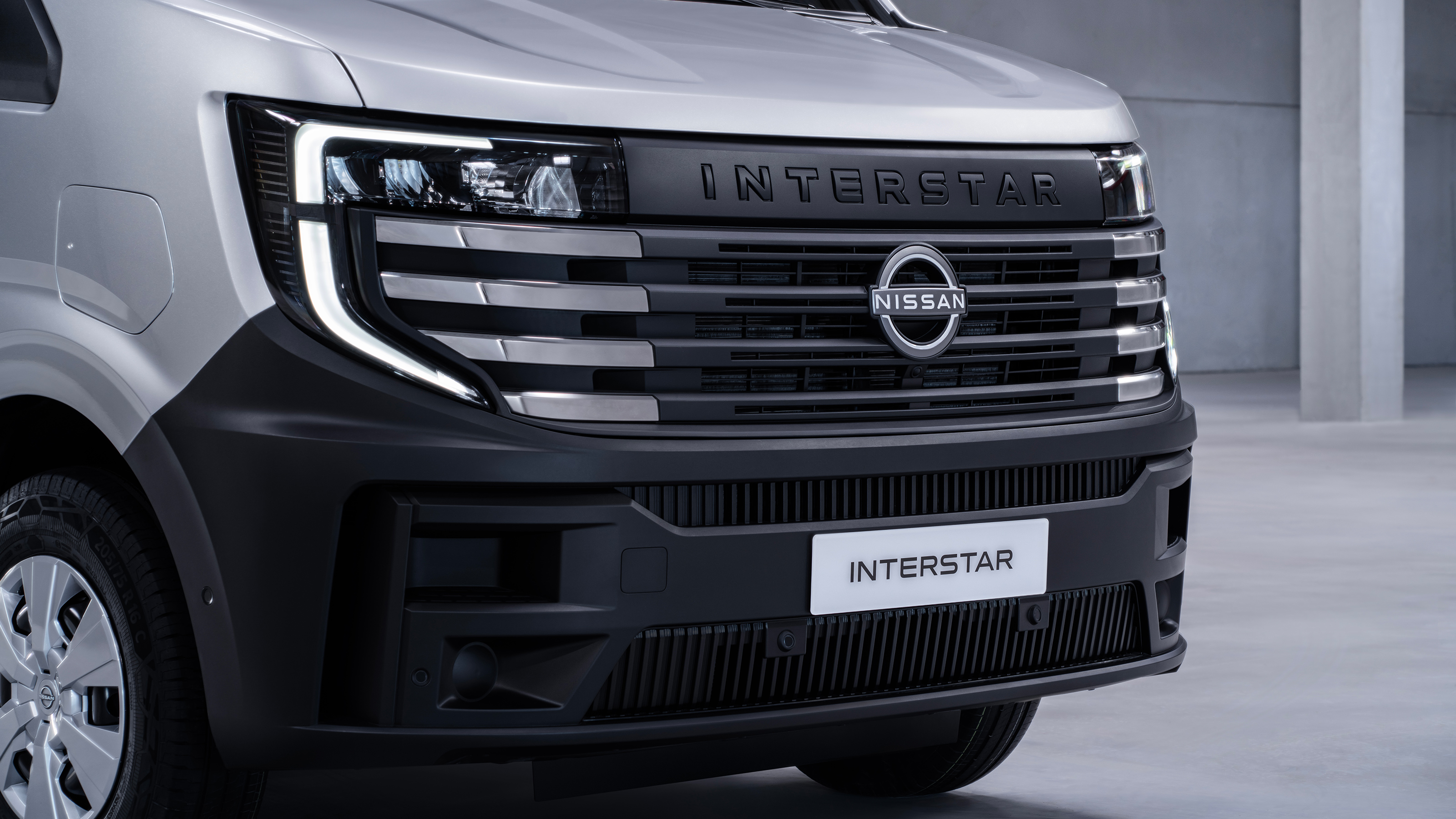 2024 Nissan Interstar - front grille