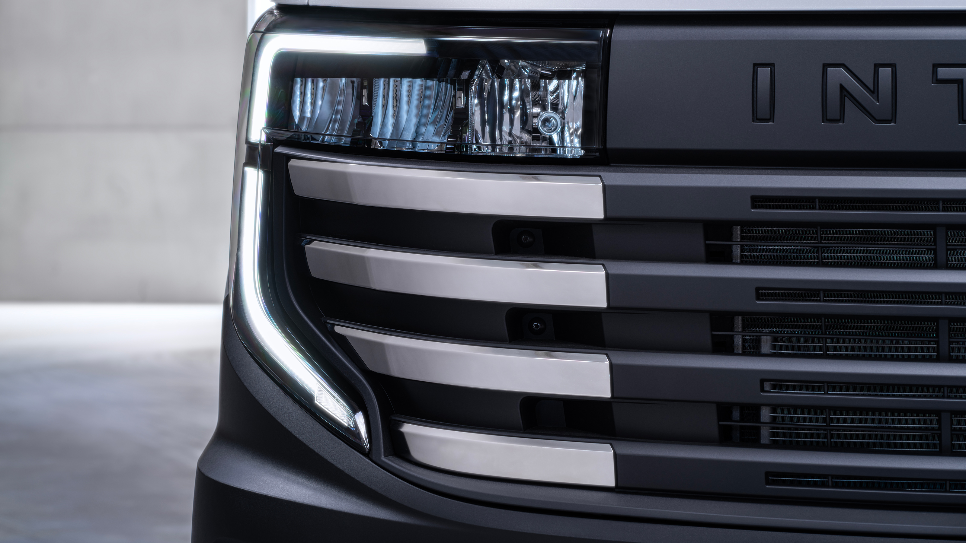 2024 Nissan Interstar - headlight