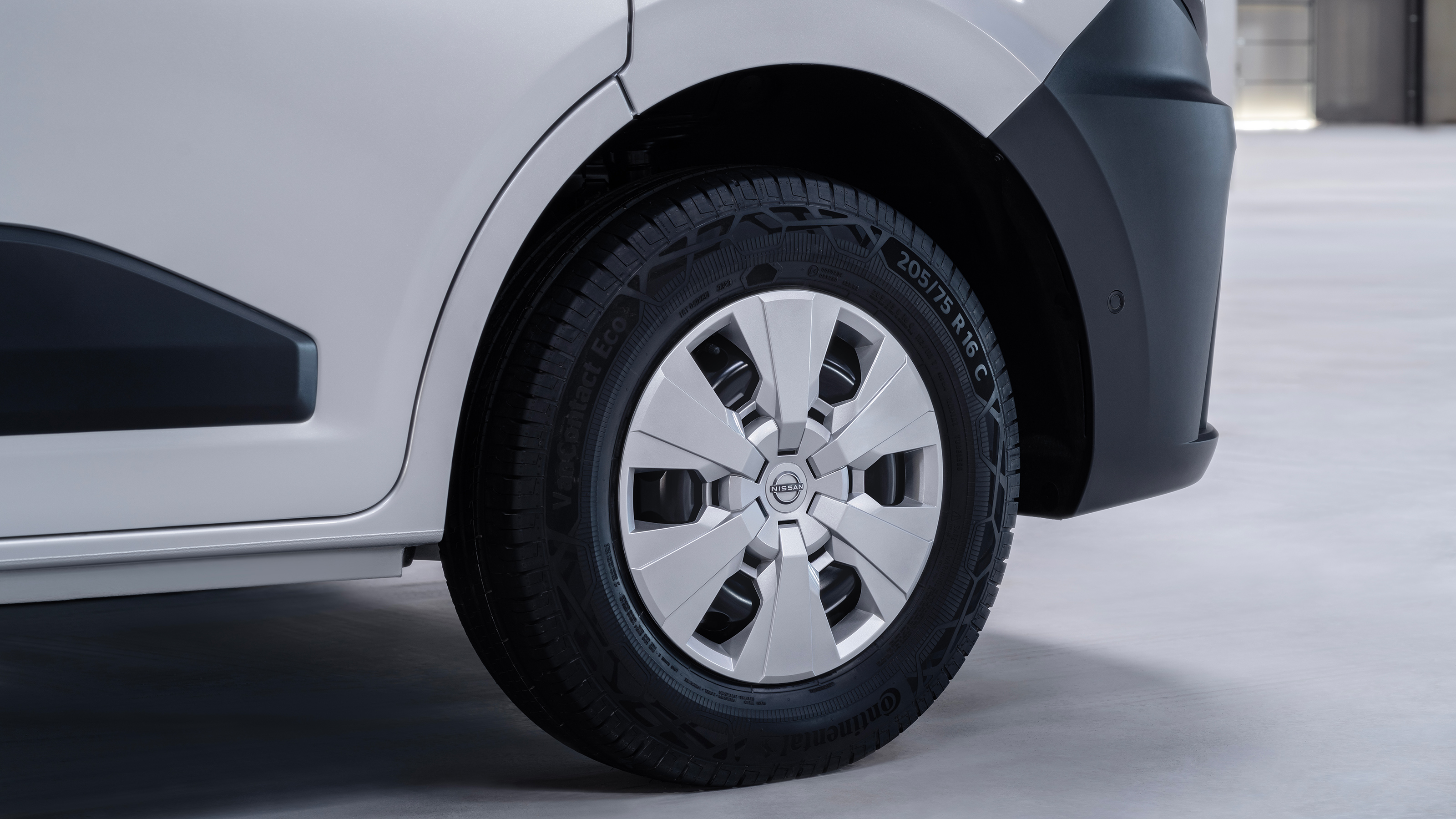 2024 Nissan Interstar - wheel