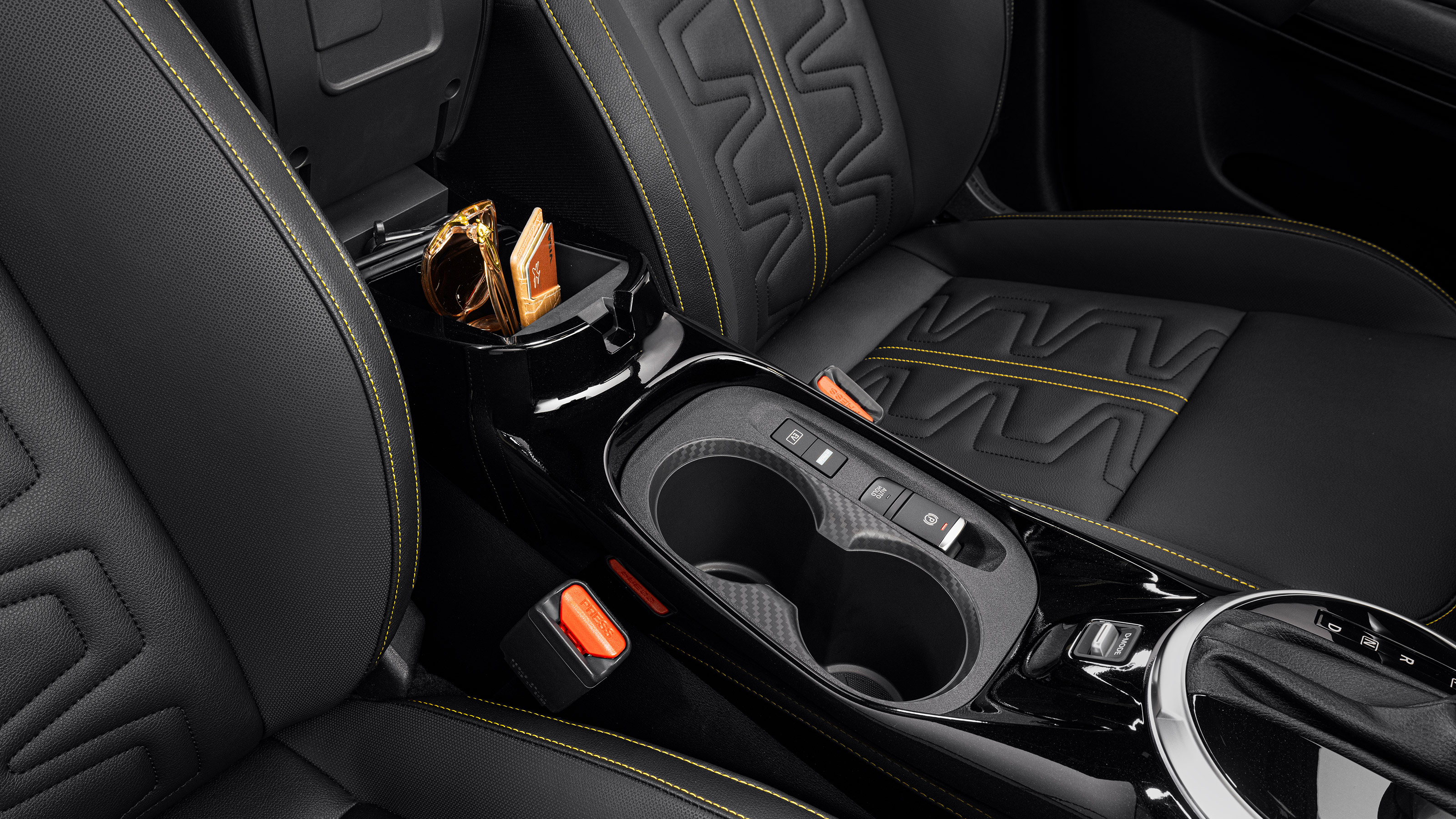 Nissan Juke facelift - cup holders