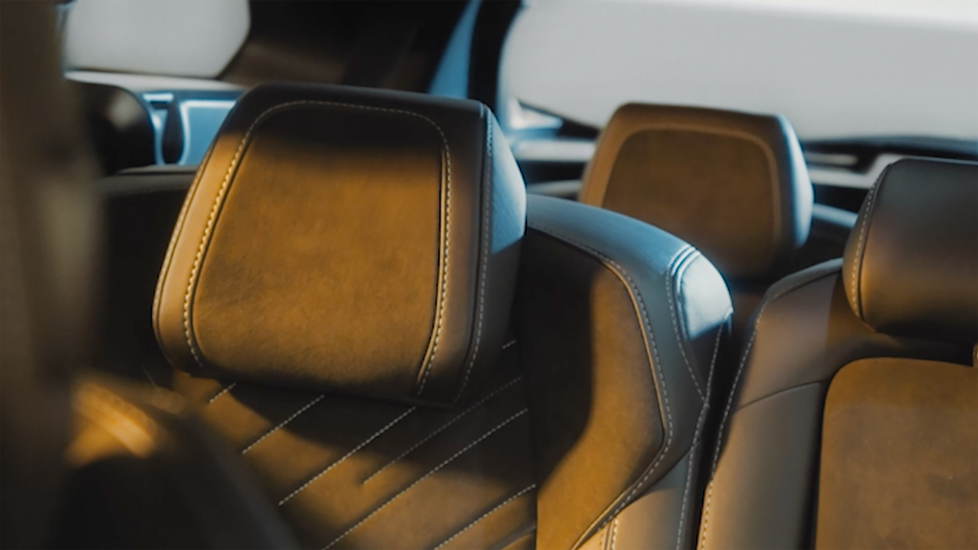 Peugeot E-5008 - headrests