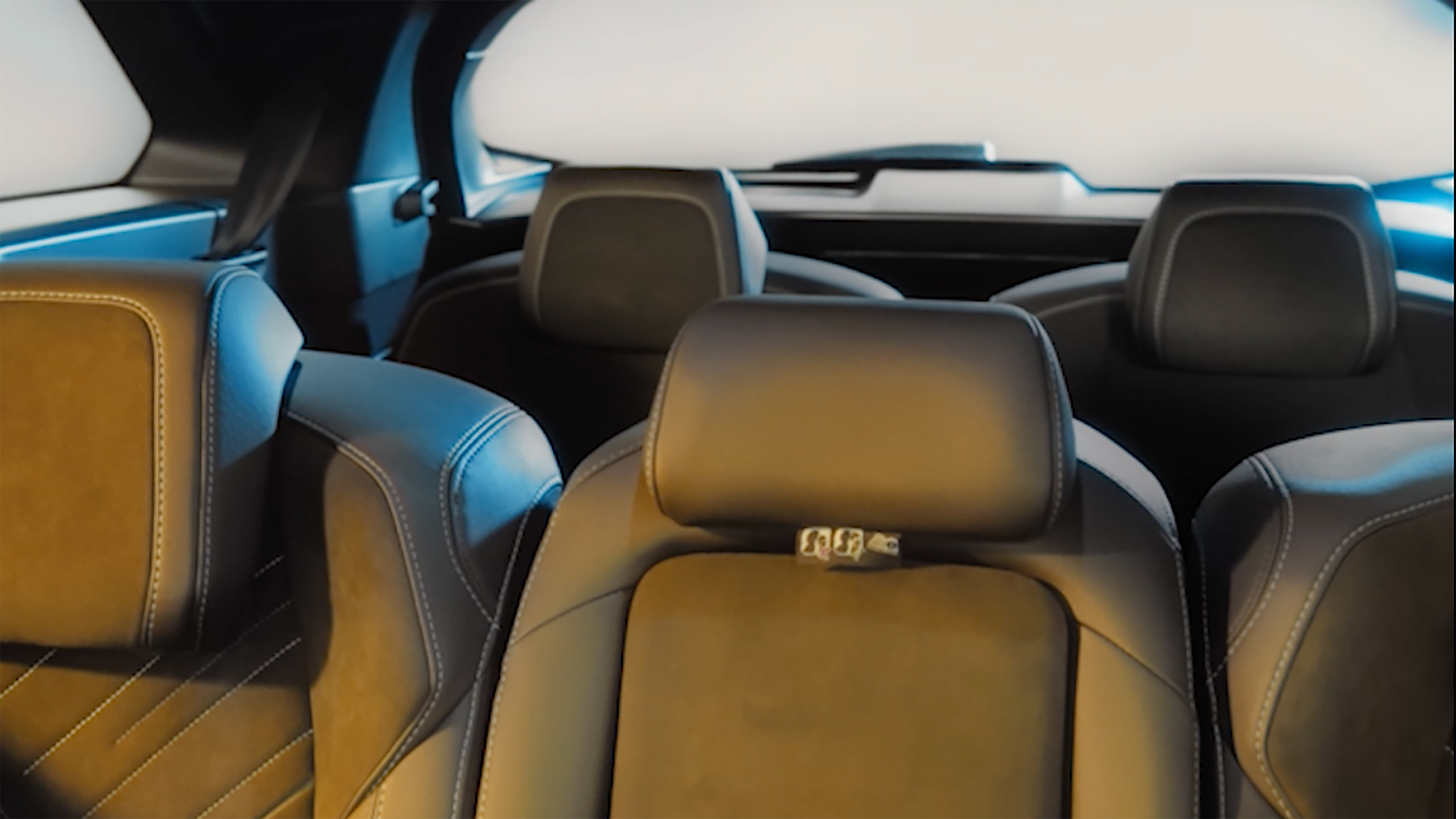 Peugeot E-5008 - centre seat