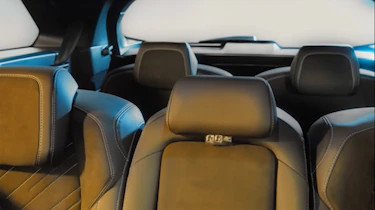 Peugeot E-5008 - centre seat