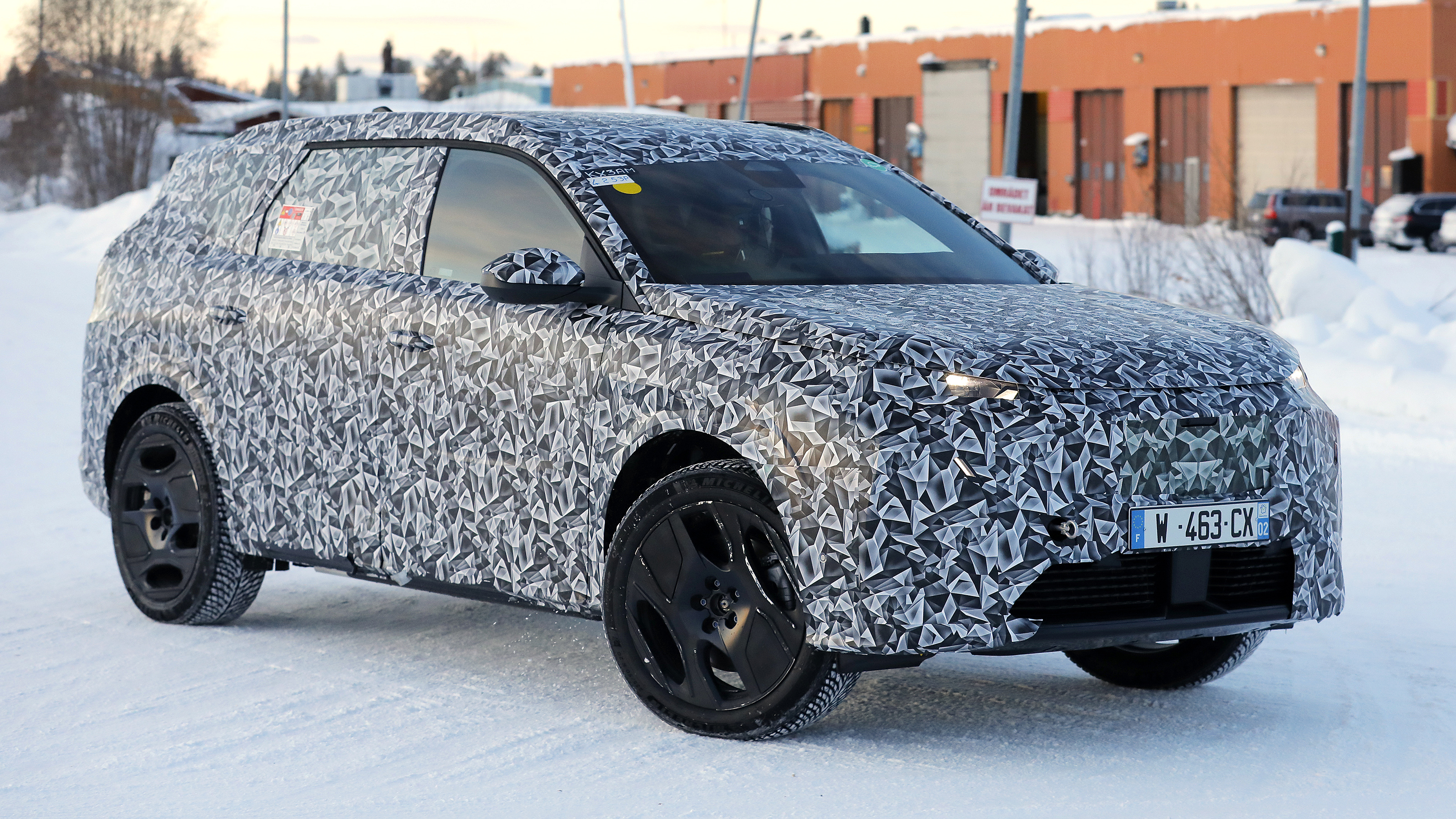 Peugeot E-5008 (camouflaged) - front 3/4
